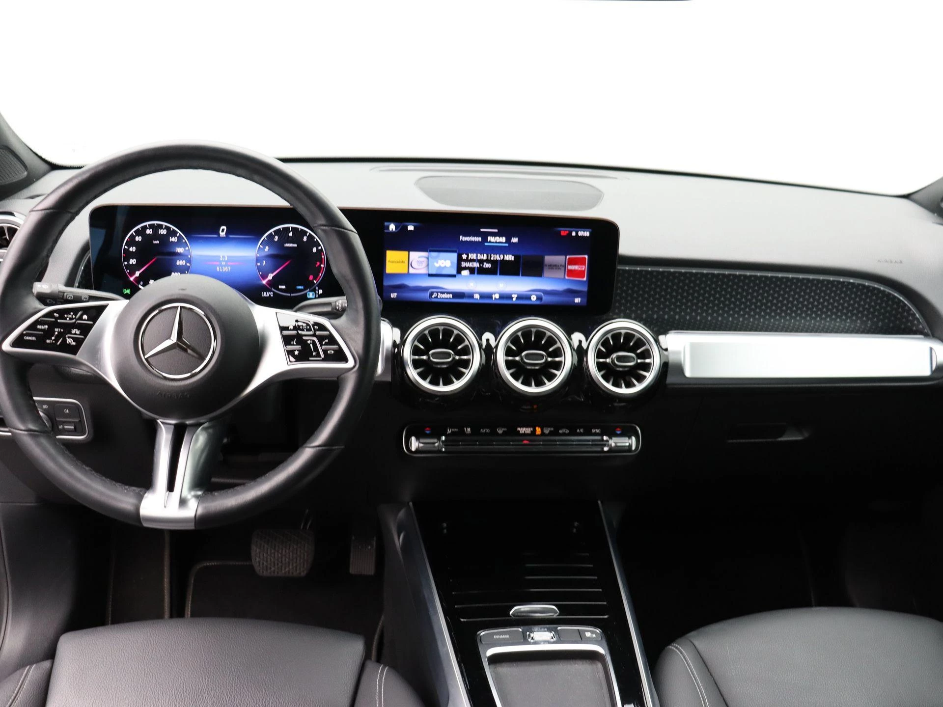 Mercedes-Benz GLB 180 Luxury Line + CARPLAY + TREKHAAK + NIGHTPAKKET +