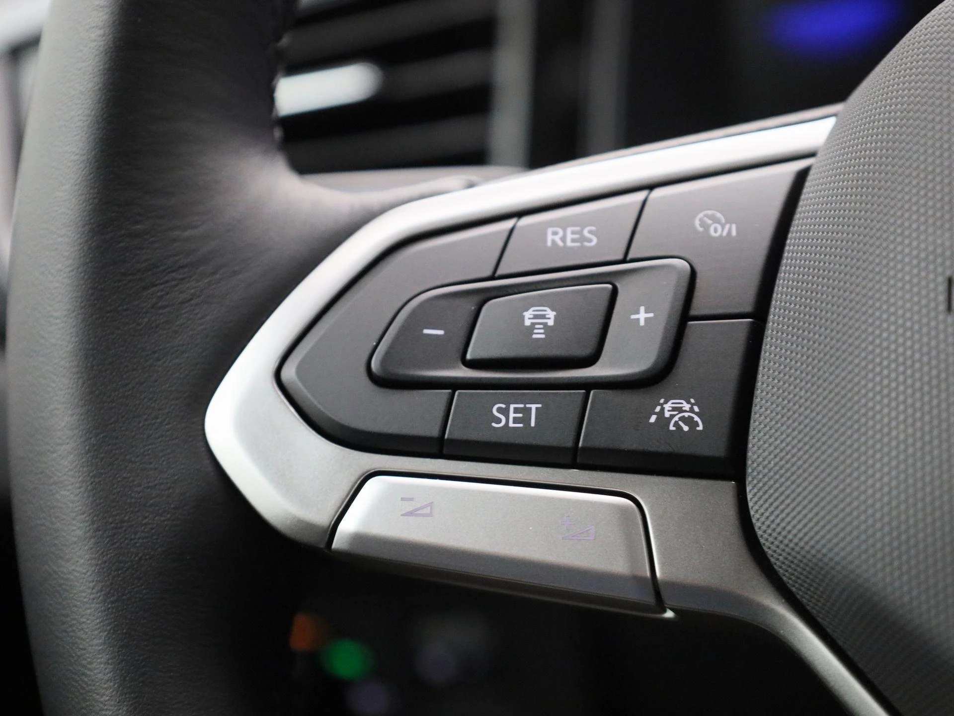 Volkswagen-Polo-image-16