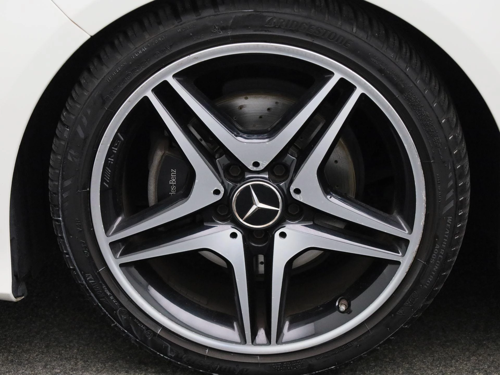 Mercedes-Benz-CLA-image-12