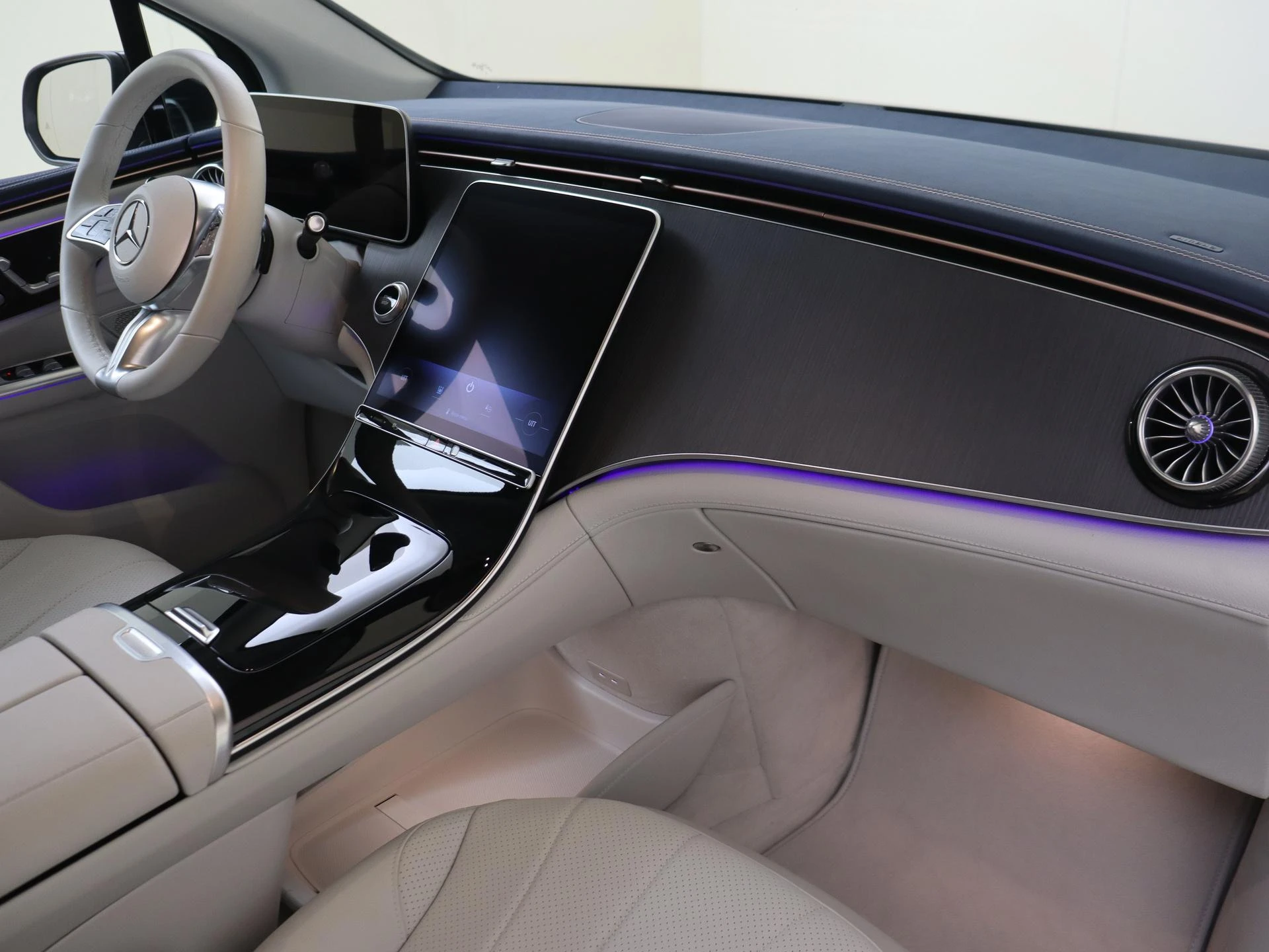 Mercedes-Benz-EQE-image-4