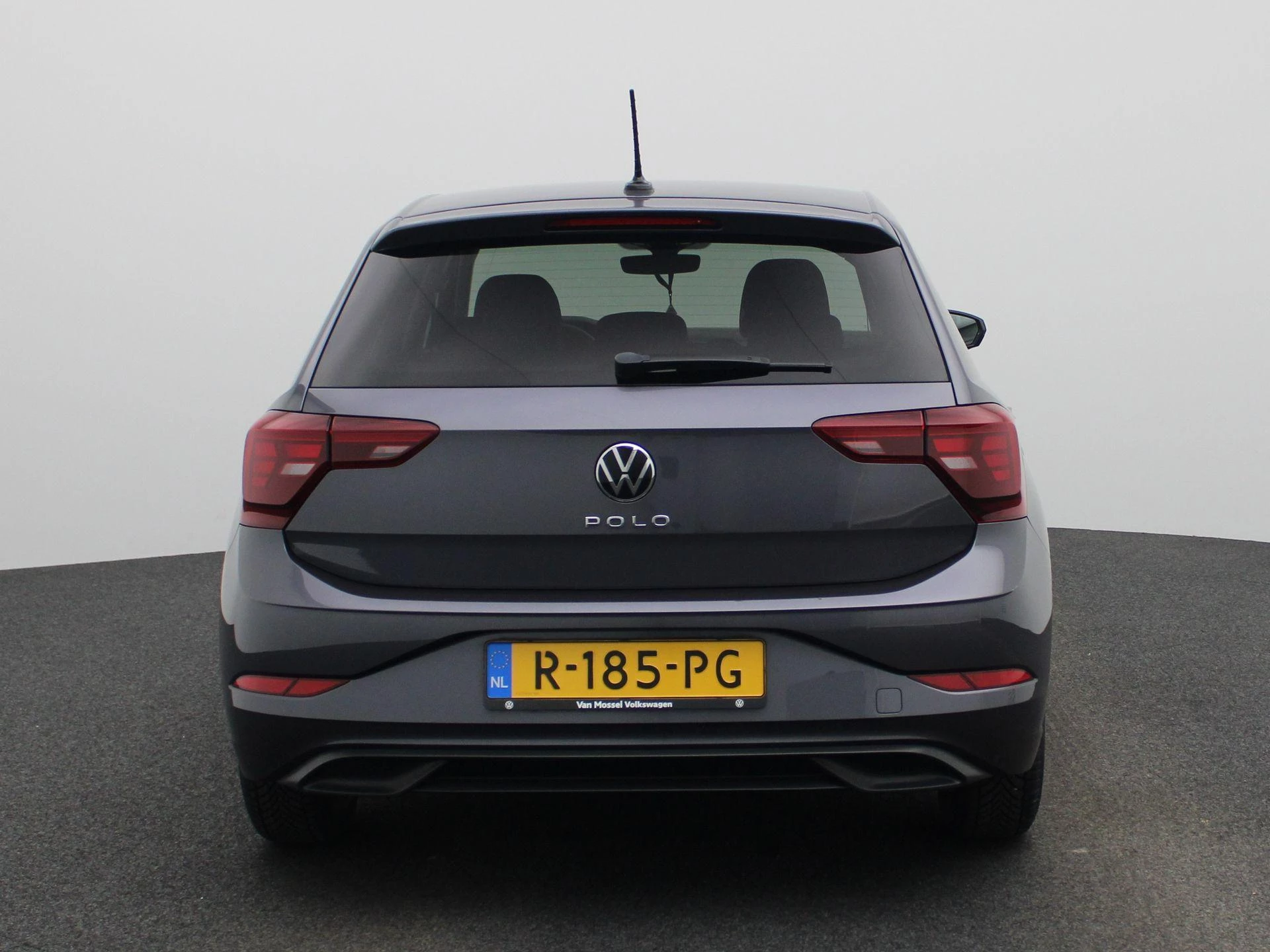Volkswagen-Polo-image-4