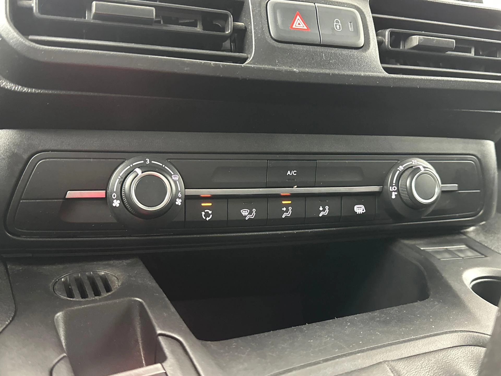 Peugeot-Partner-image-13