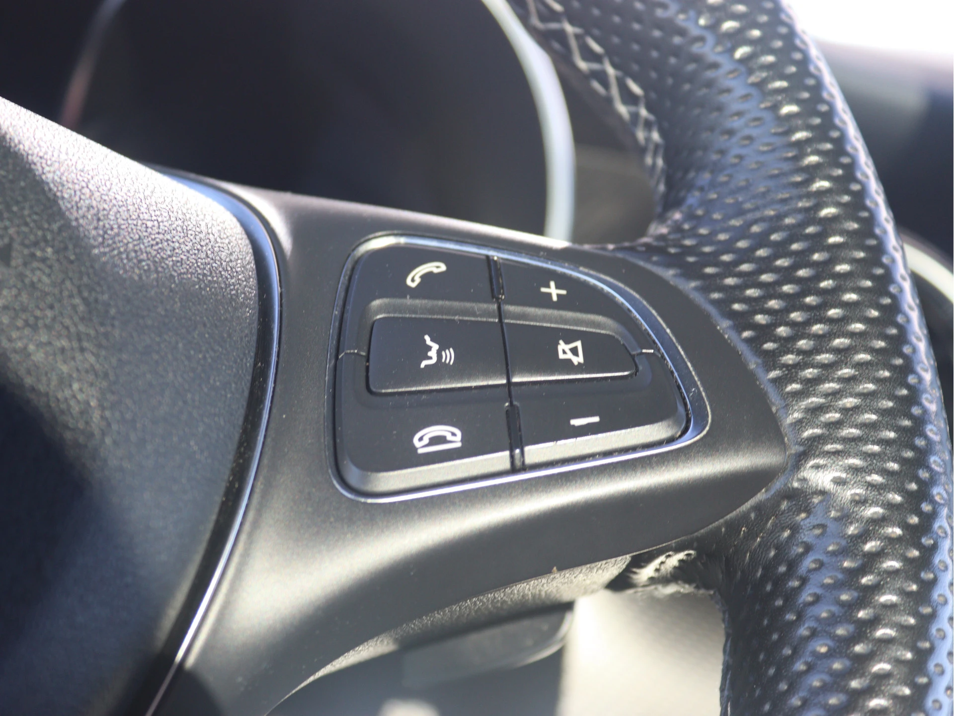Mercedes-Benz-V-Klasse-image-7