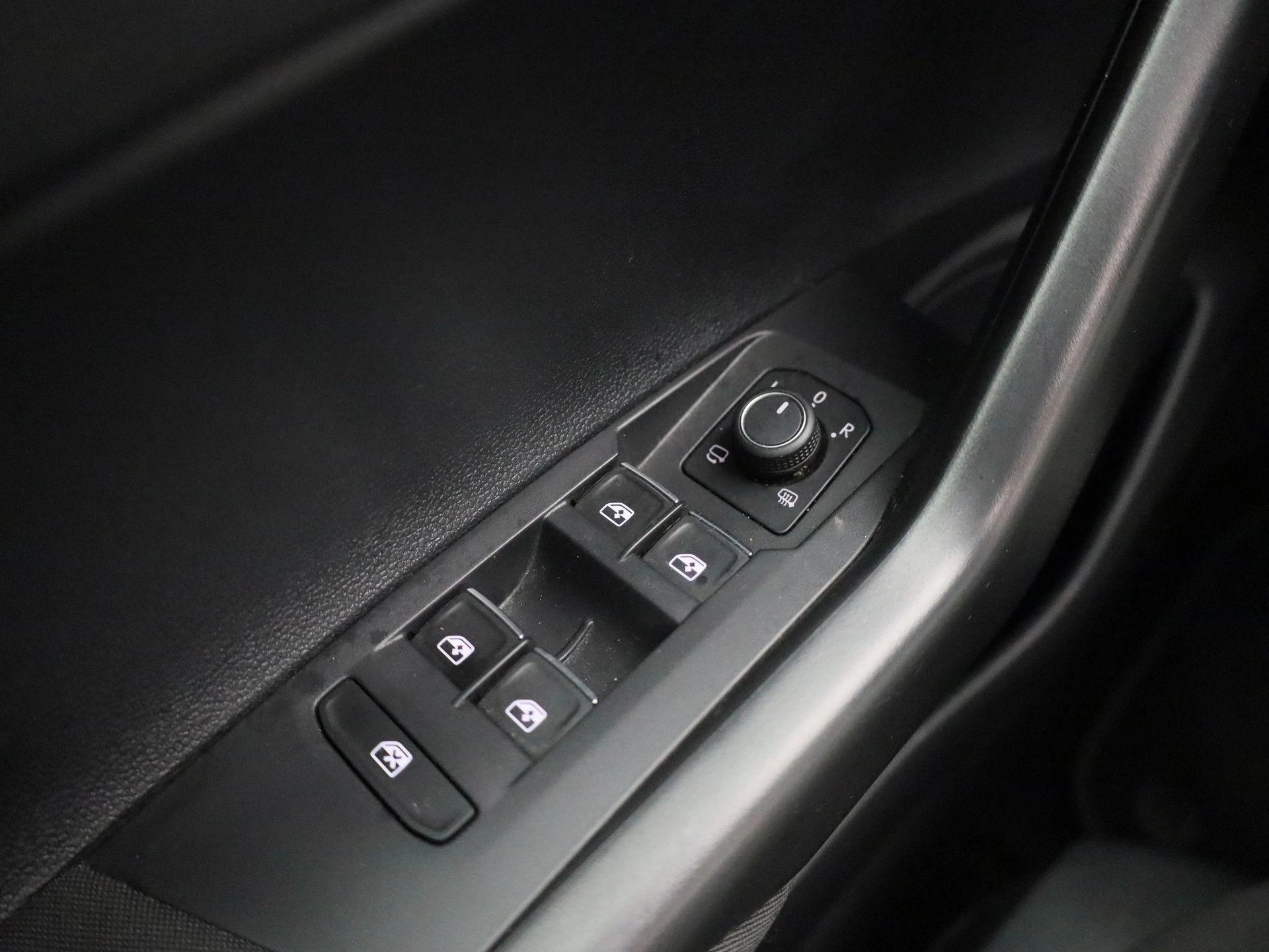 Volkswagen-Polo-image-19