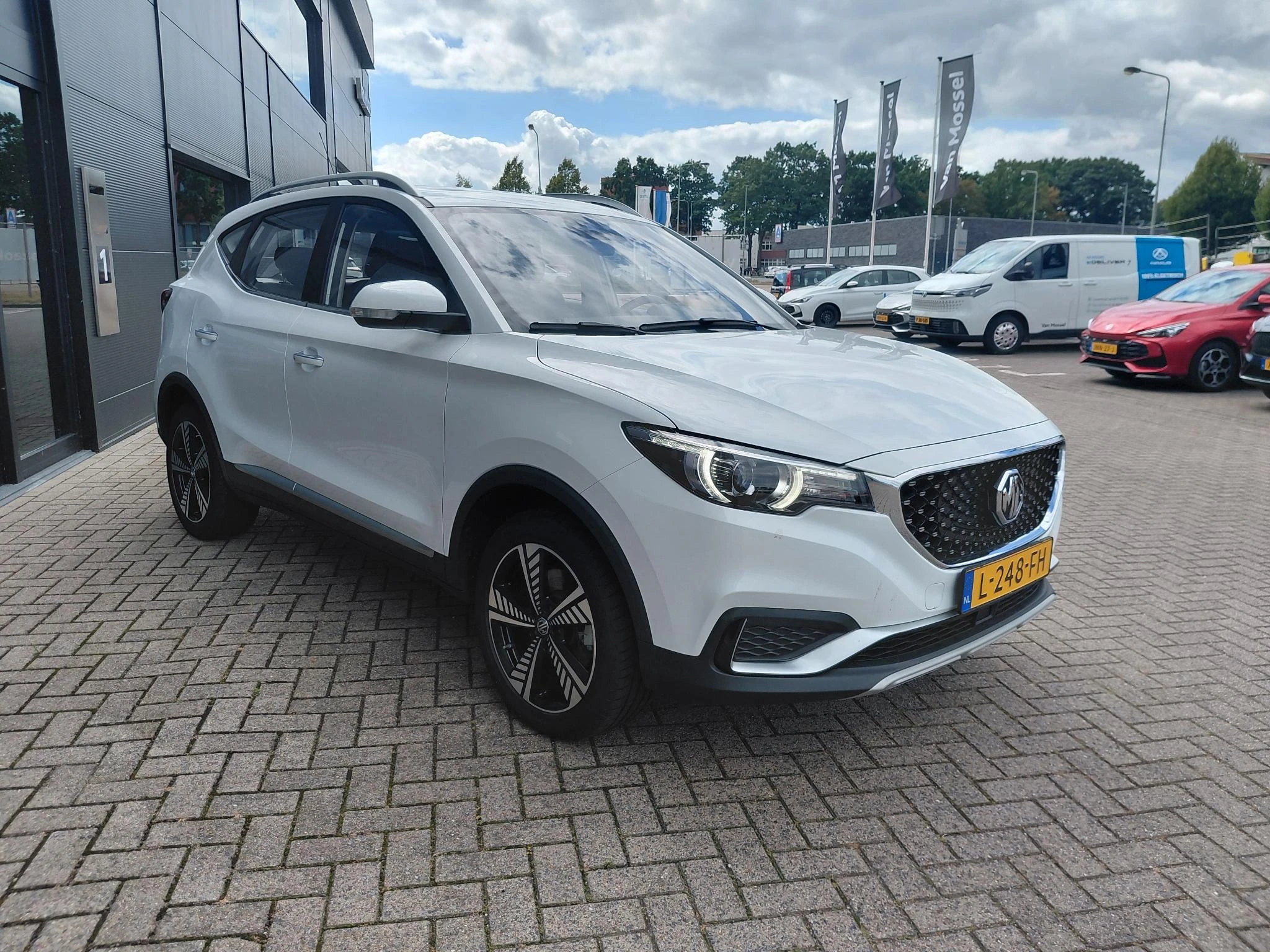 MG-ZS EV-image-7