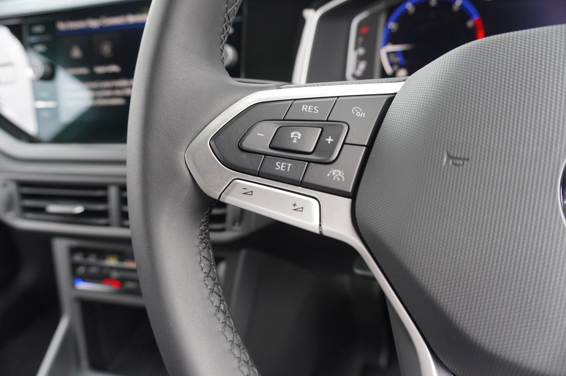 Volkswagen-Polo-image-24
