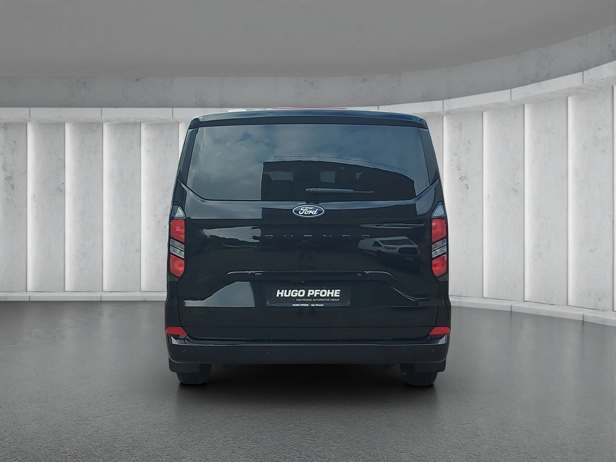 Ford-Tourneo Custom-image-3