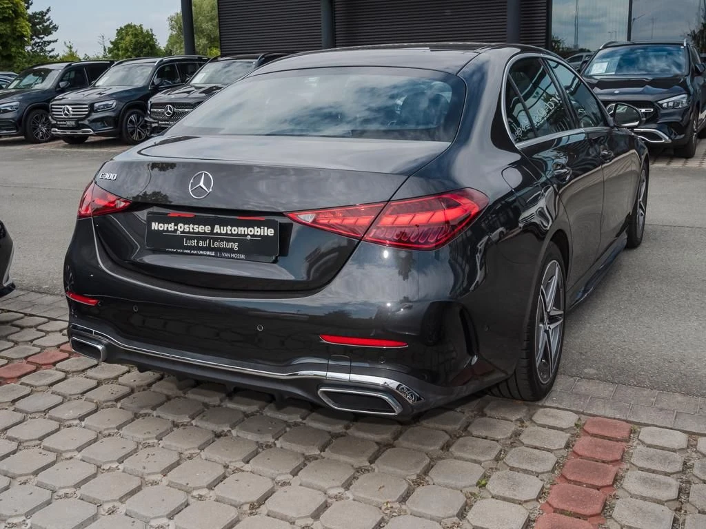 Mercedes-Benz-C-Klasse 300-image-5