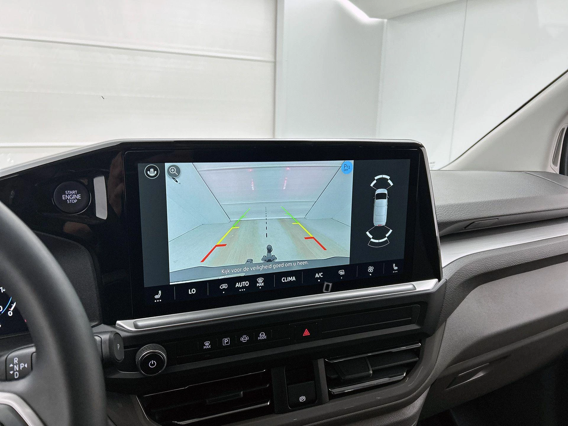 Volkswagen-e-Transporter-image-13