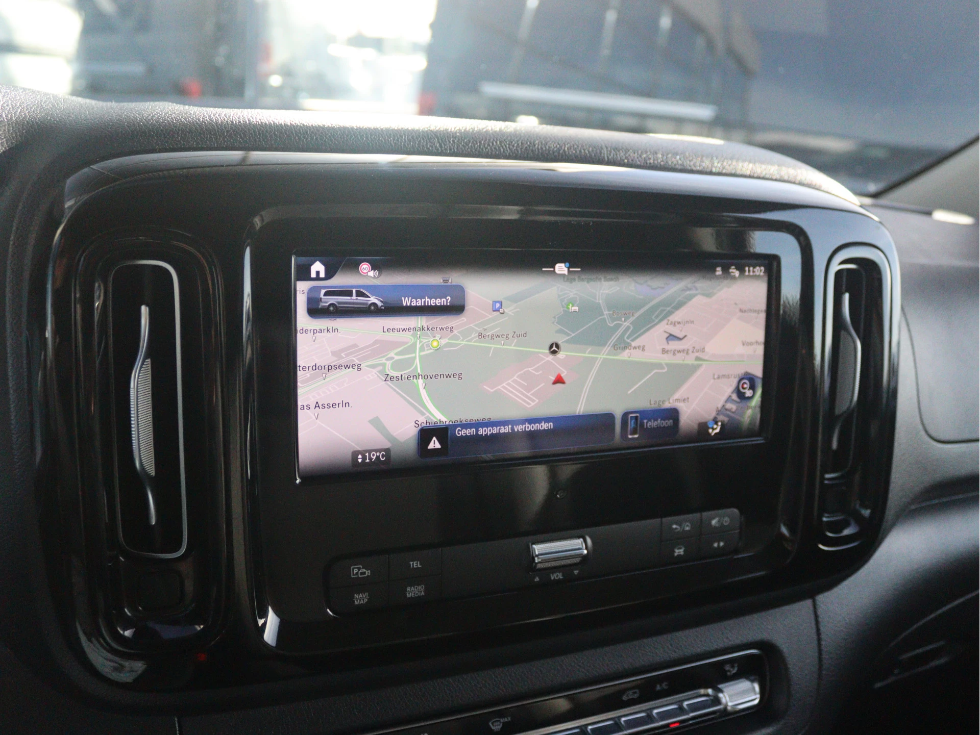 Mercedes-Benz-Vito-image-9