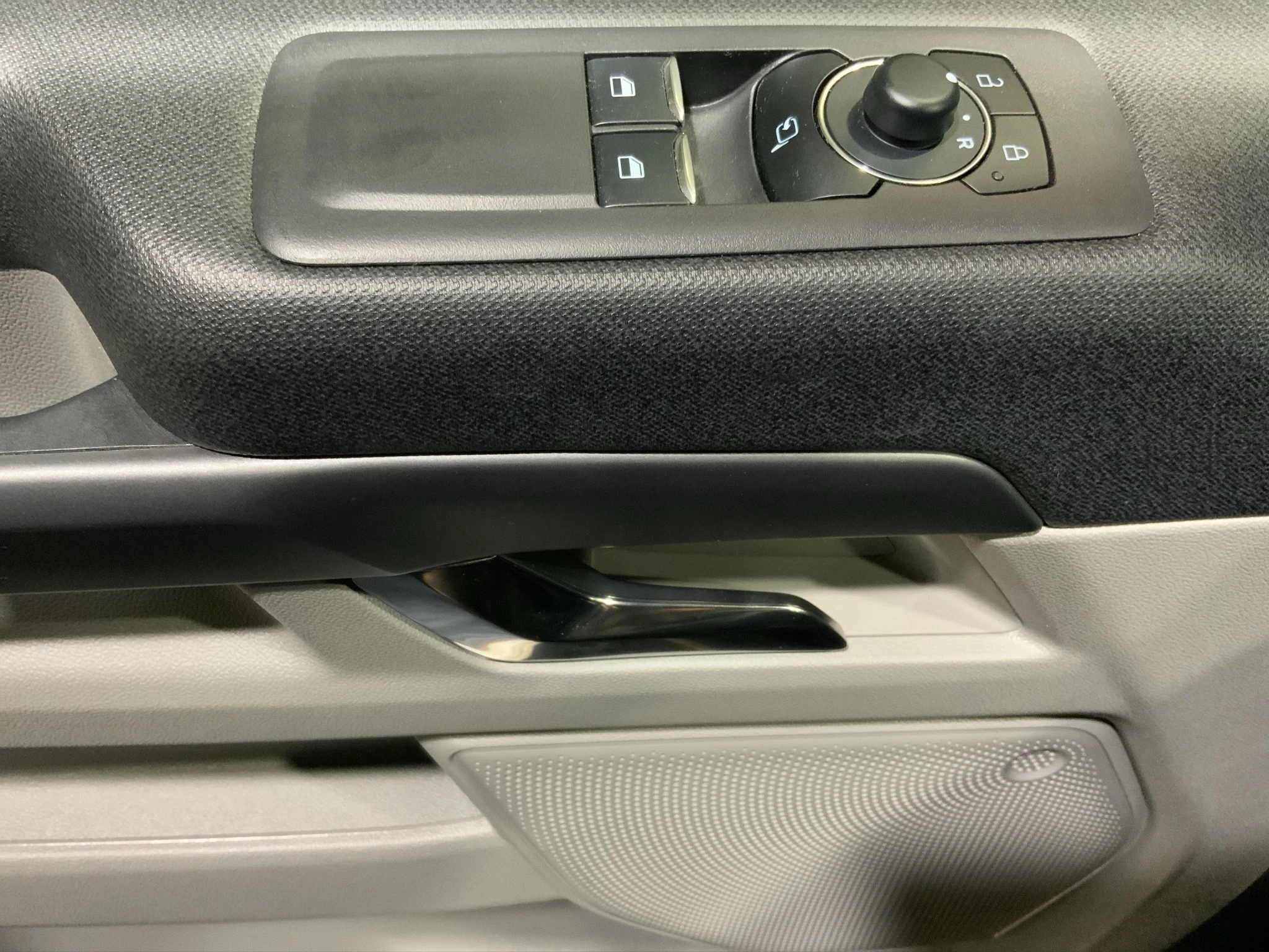 Ford-Tourneo Custom-image-15