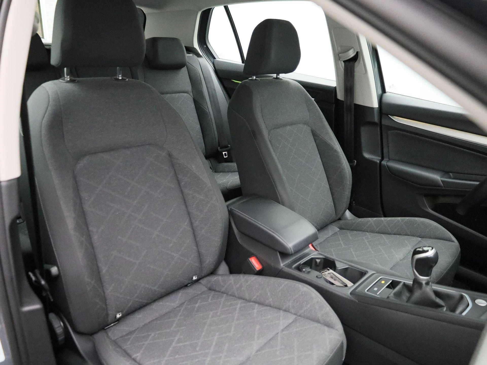 Volkswagen-Golf-image-36