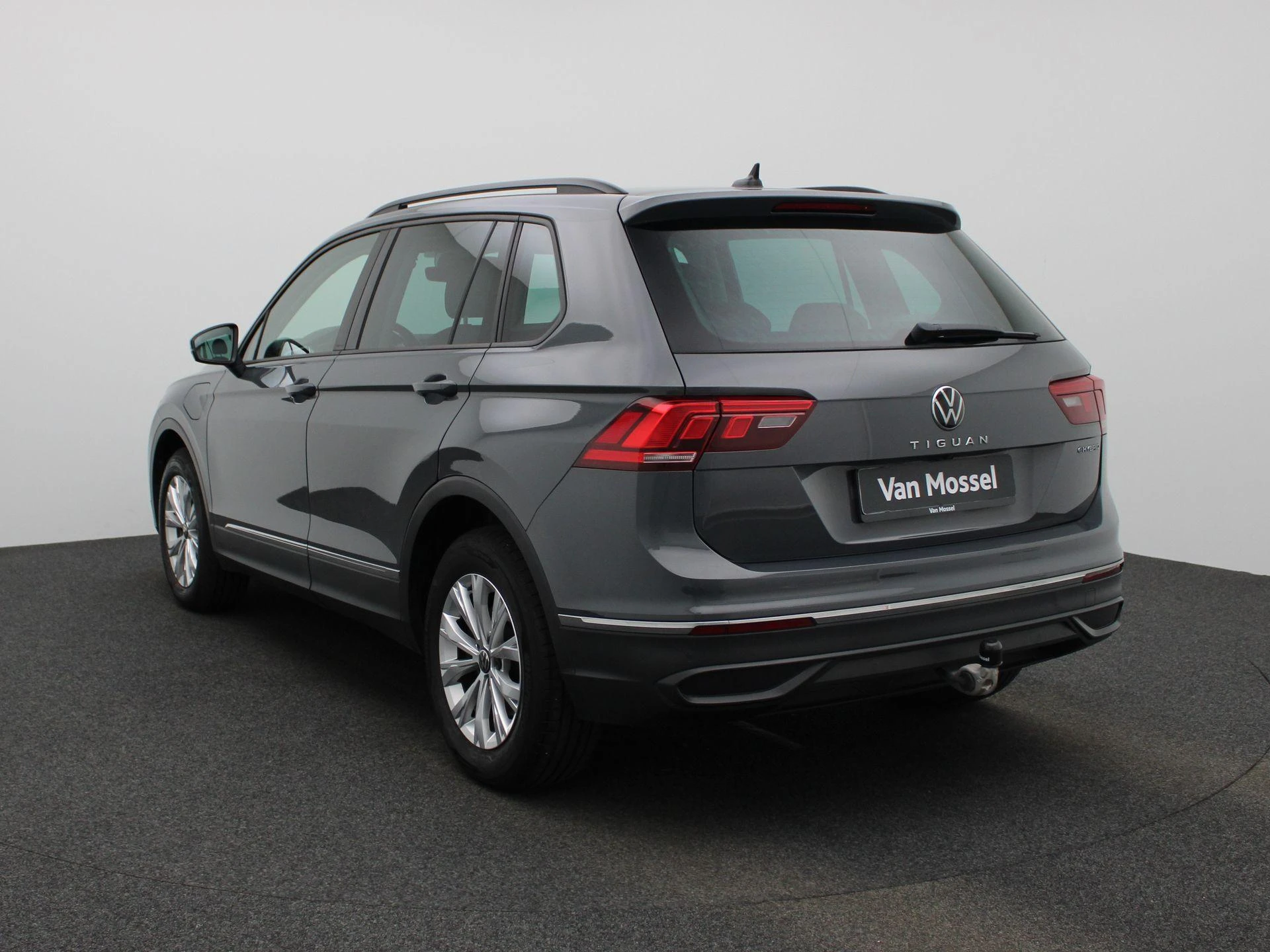 Volkswagen-Tiguan-image-2