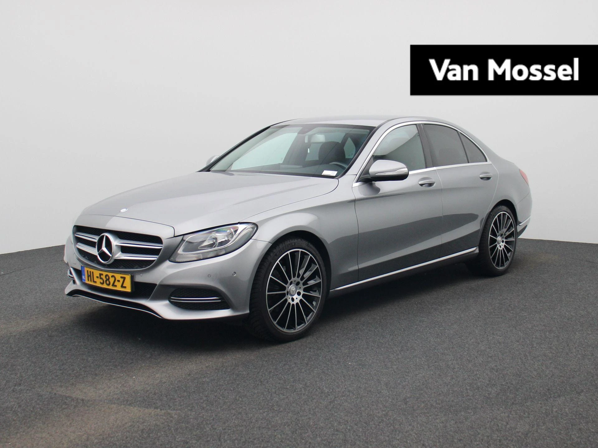 Mercedes-Benz-C-Klasse-image-0