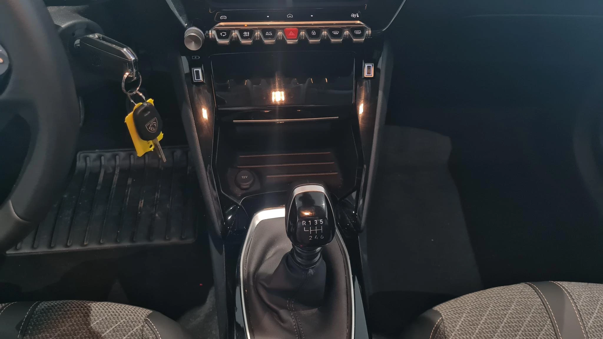 Peugeot-208-image-15