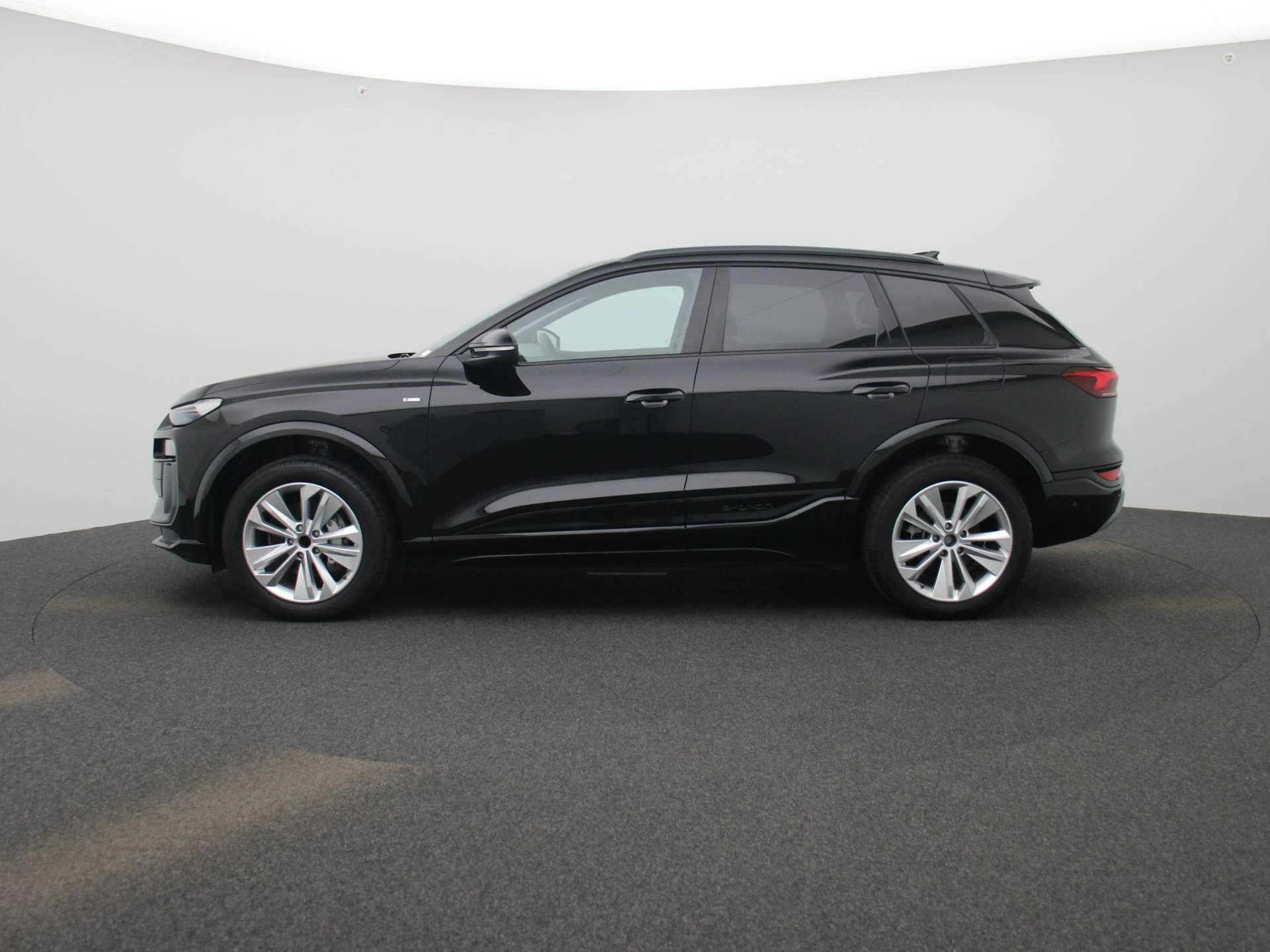 Audi-Q6 e-tron-image-3
