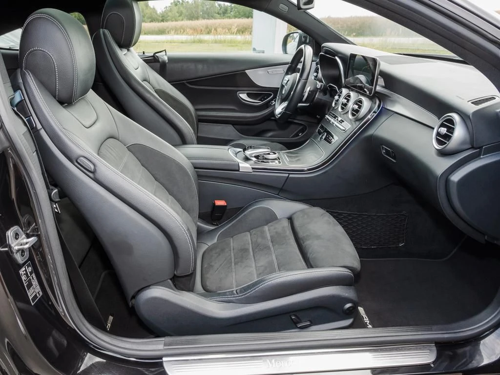 Mercedes-Benz-C-Klasse 300-image-11