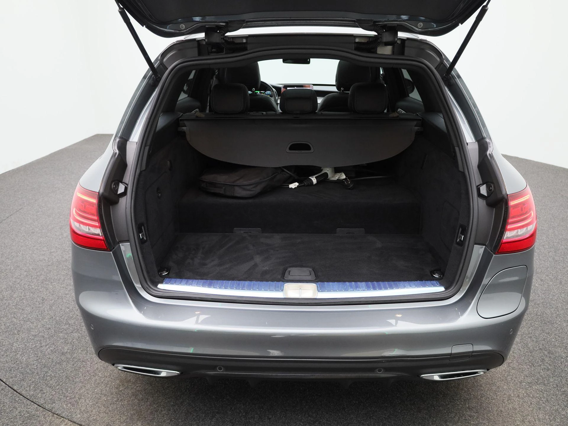 Mercedes-Benz-C-Klasse-image-11