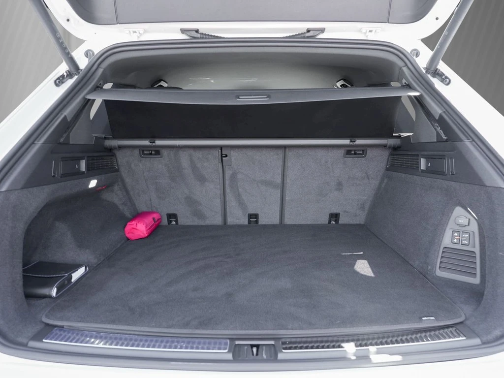 Volkswagen-Touareg-image-5