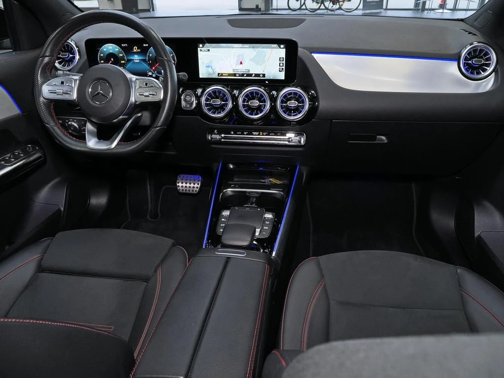 Mercedes-Benz-GLA 200-image-13