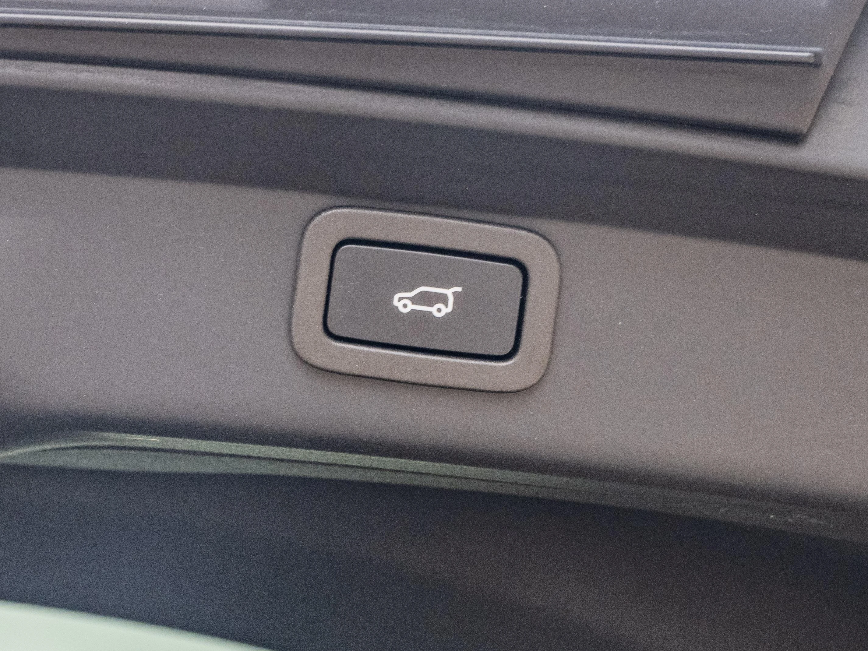 Jaguar-I-PACE-image-23