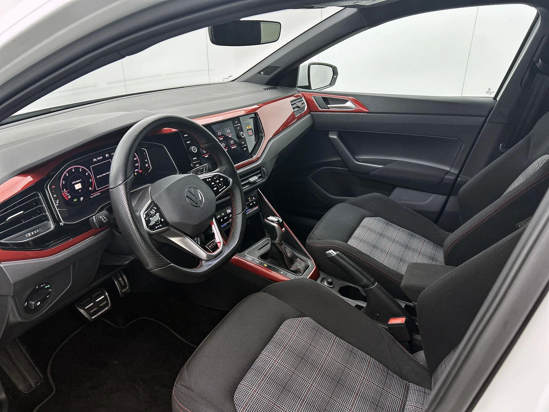 Volkswagen-Polo-image-24