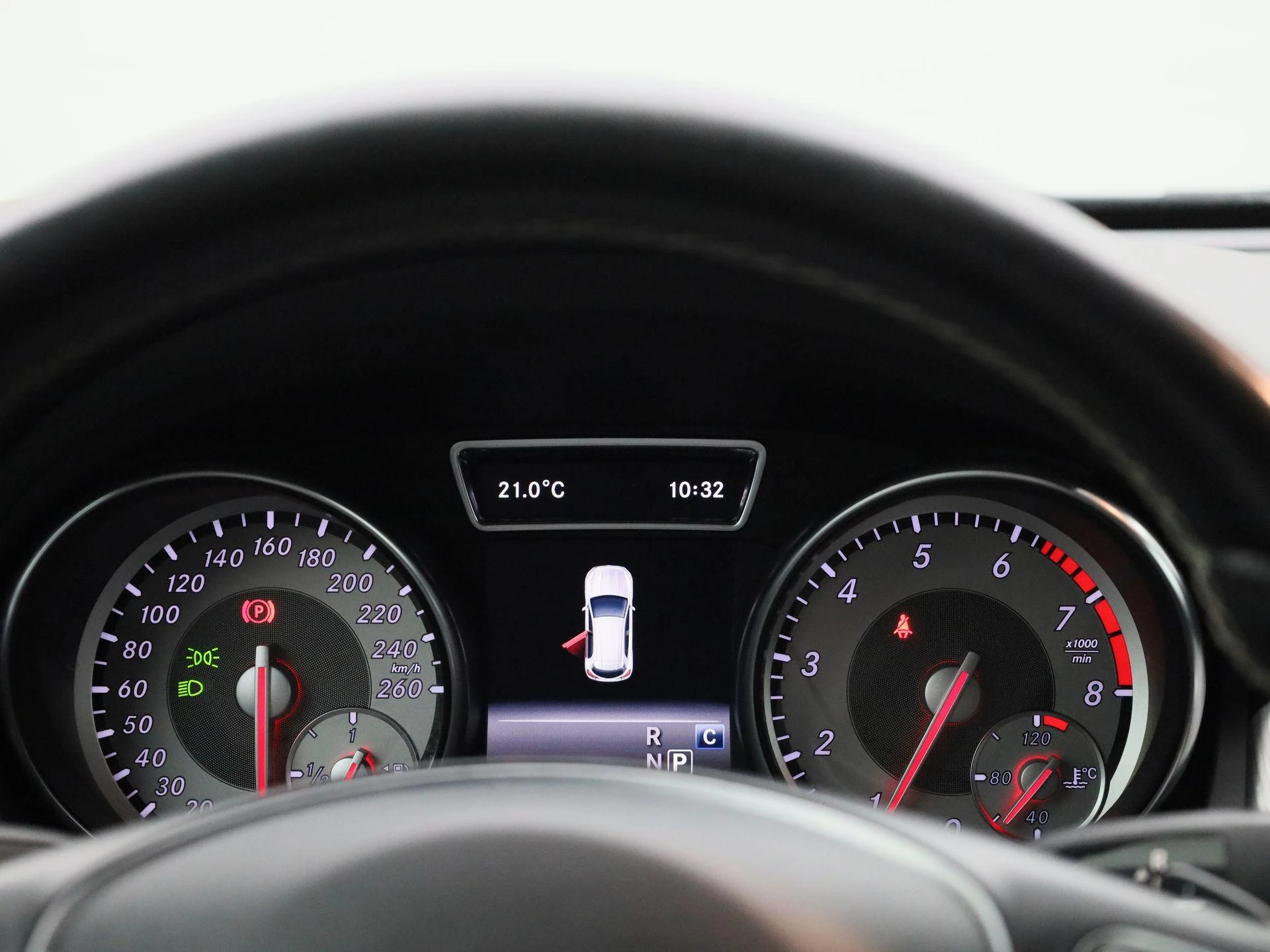 Mercedes-Benz-GLA-image-7