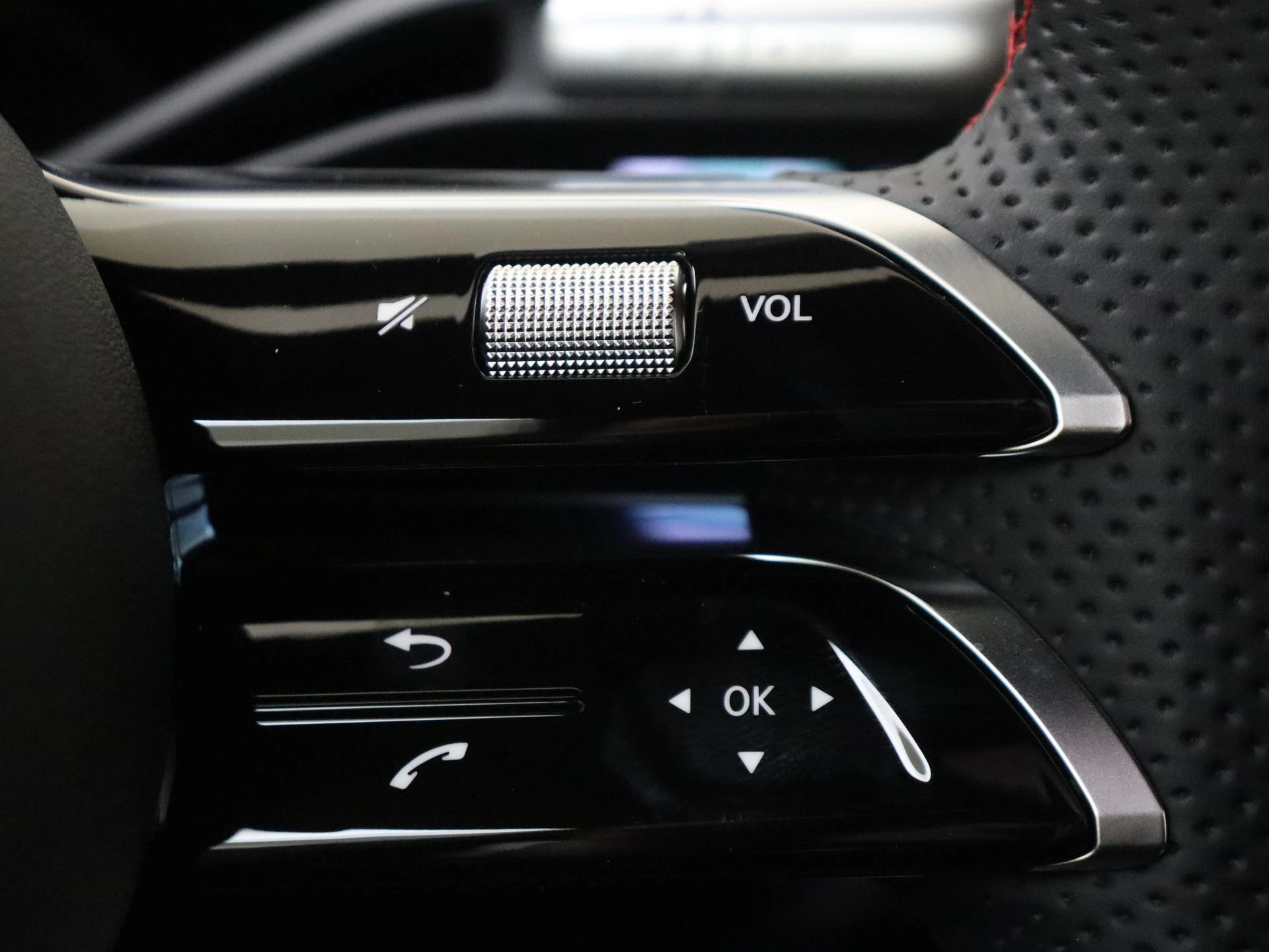 Mercedes-Benz-CLA-image-13