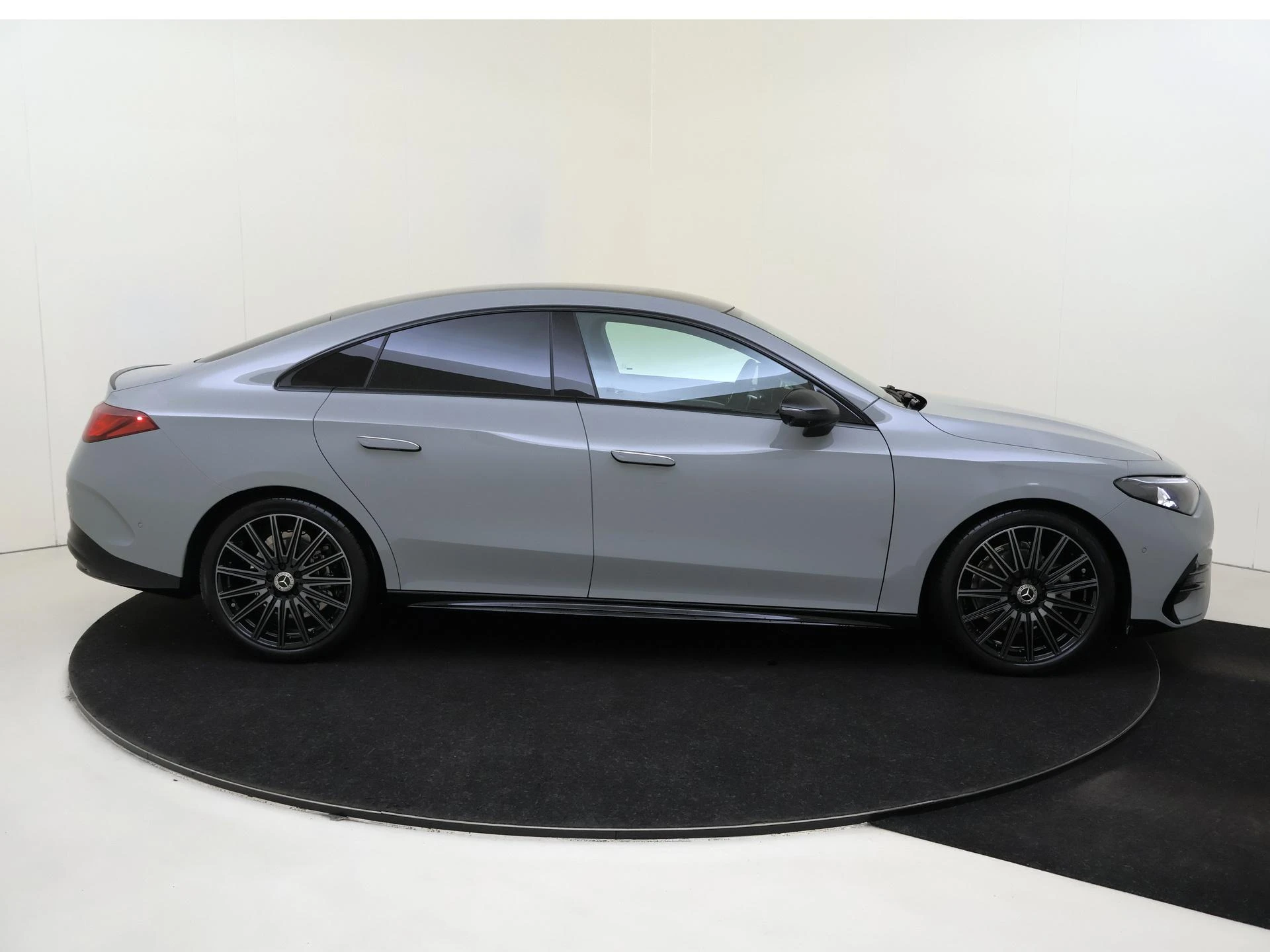 Mercedes-Benz-CLA-image-7