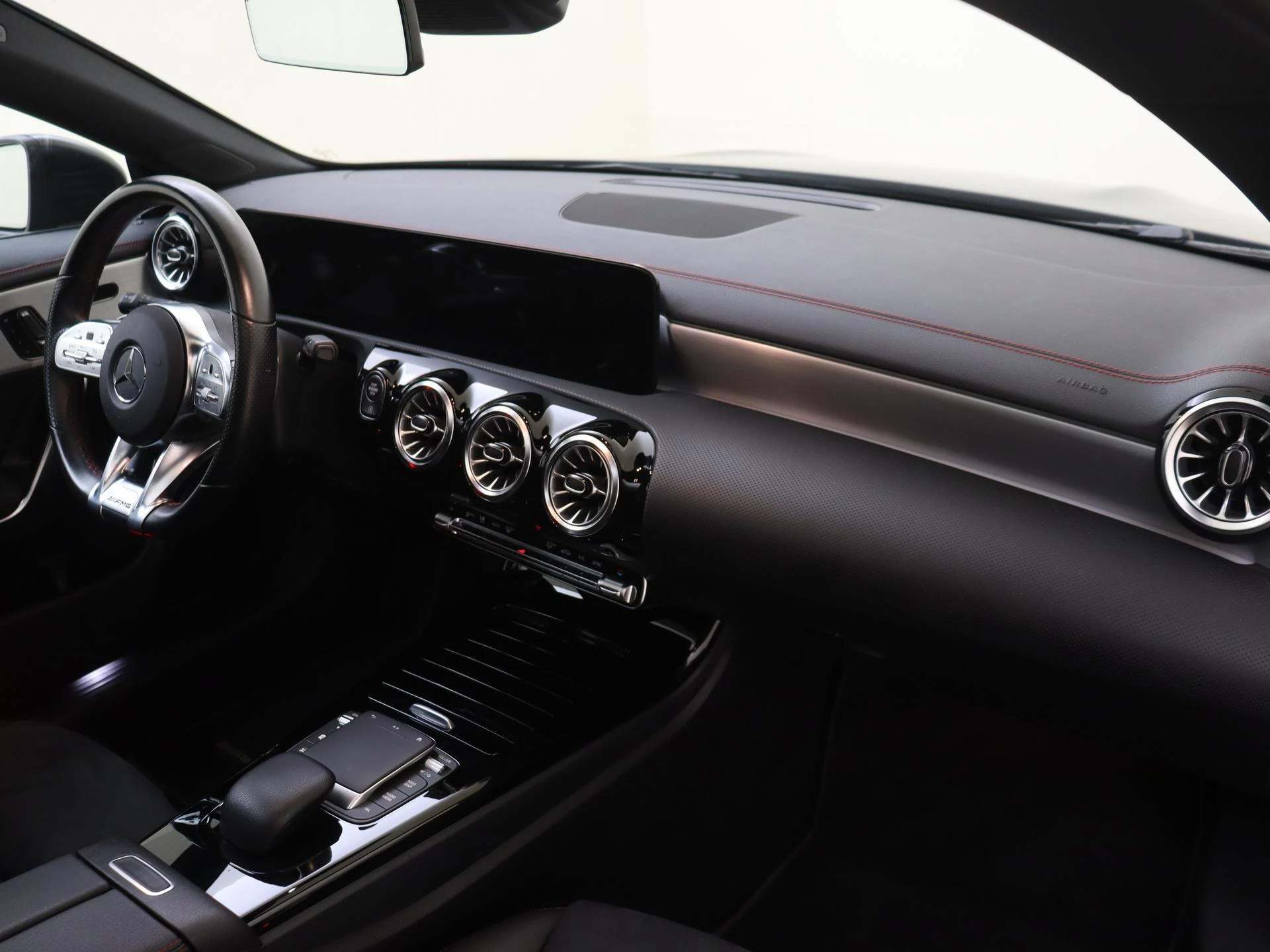 Mercedes-Benz-CLA-image-3