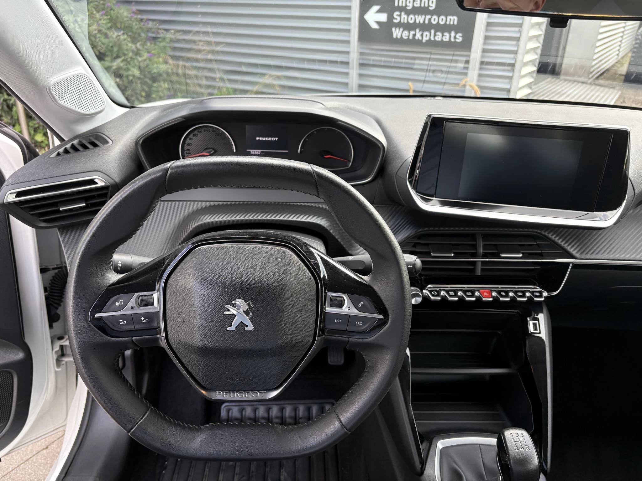 Peugeot-208-image-11