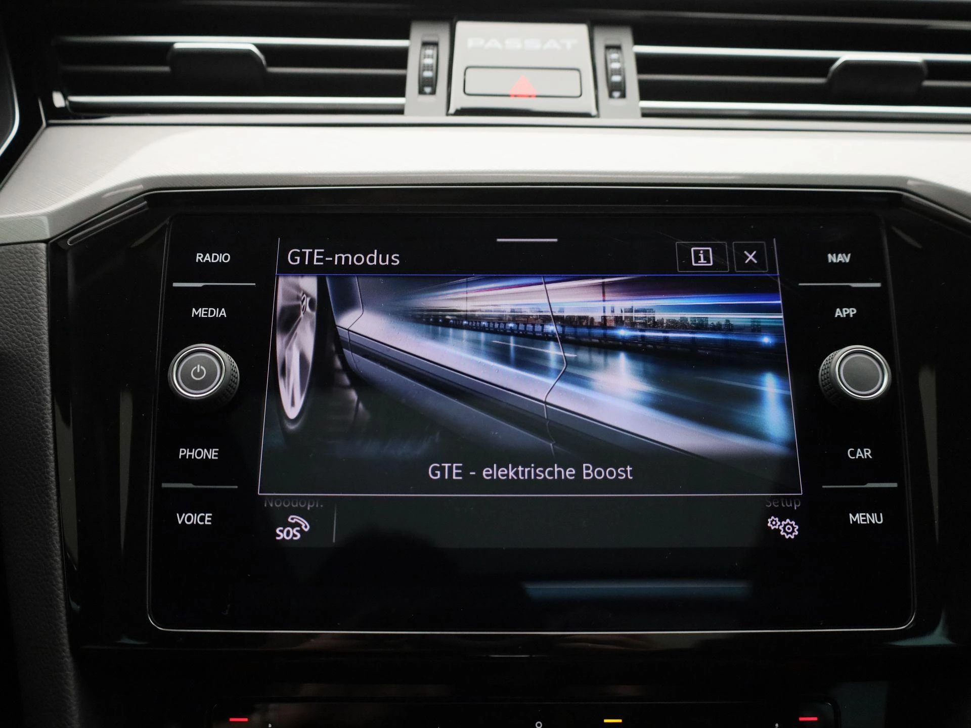 Volkswagen-Passat-image-24