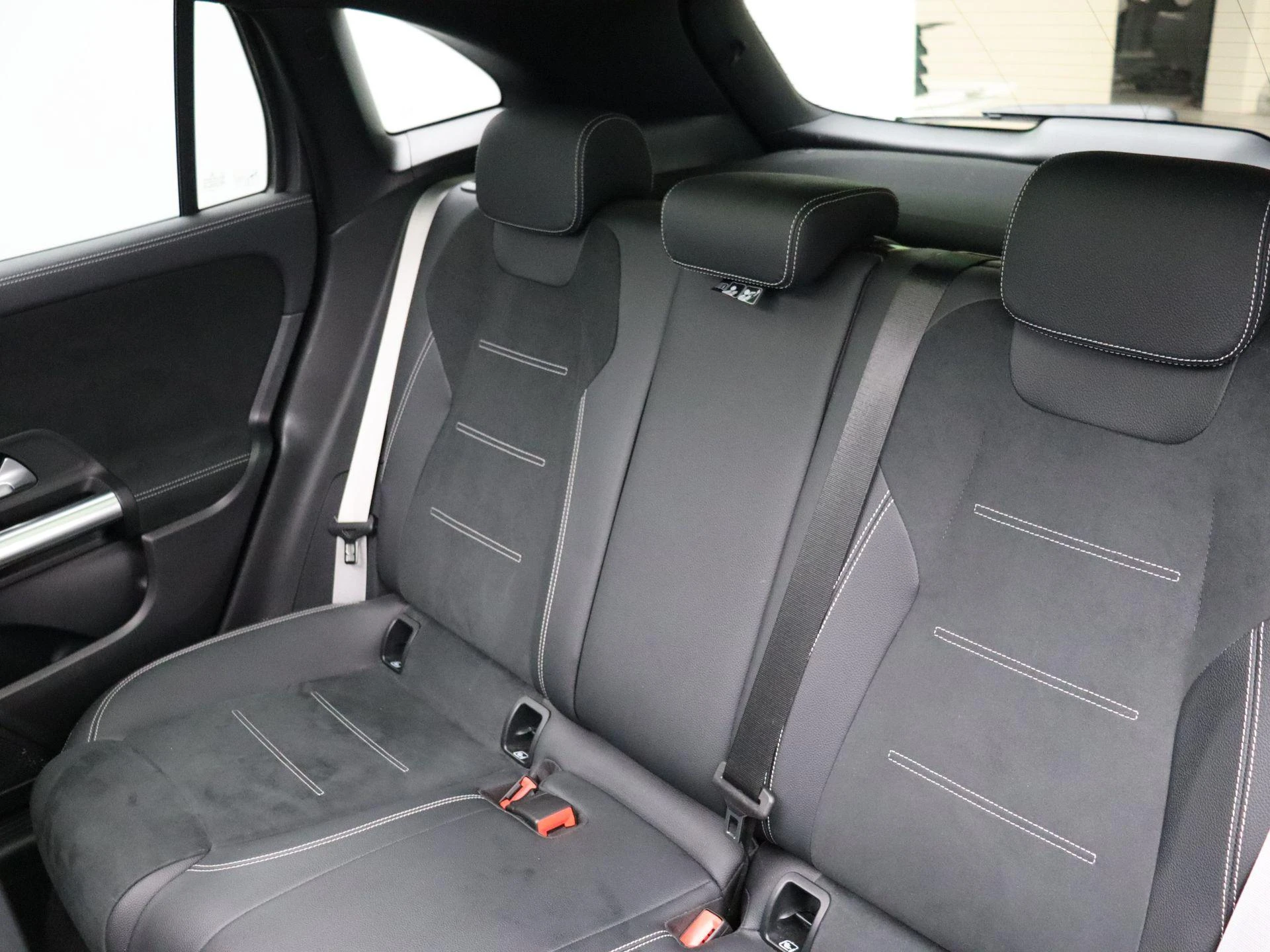 Mercedes-Benz-GLA-image-23
