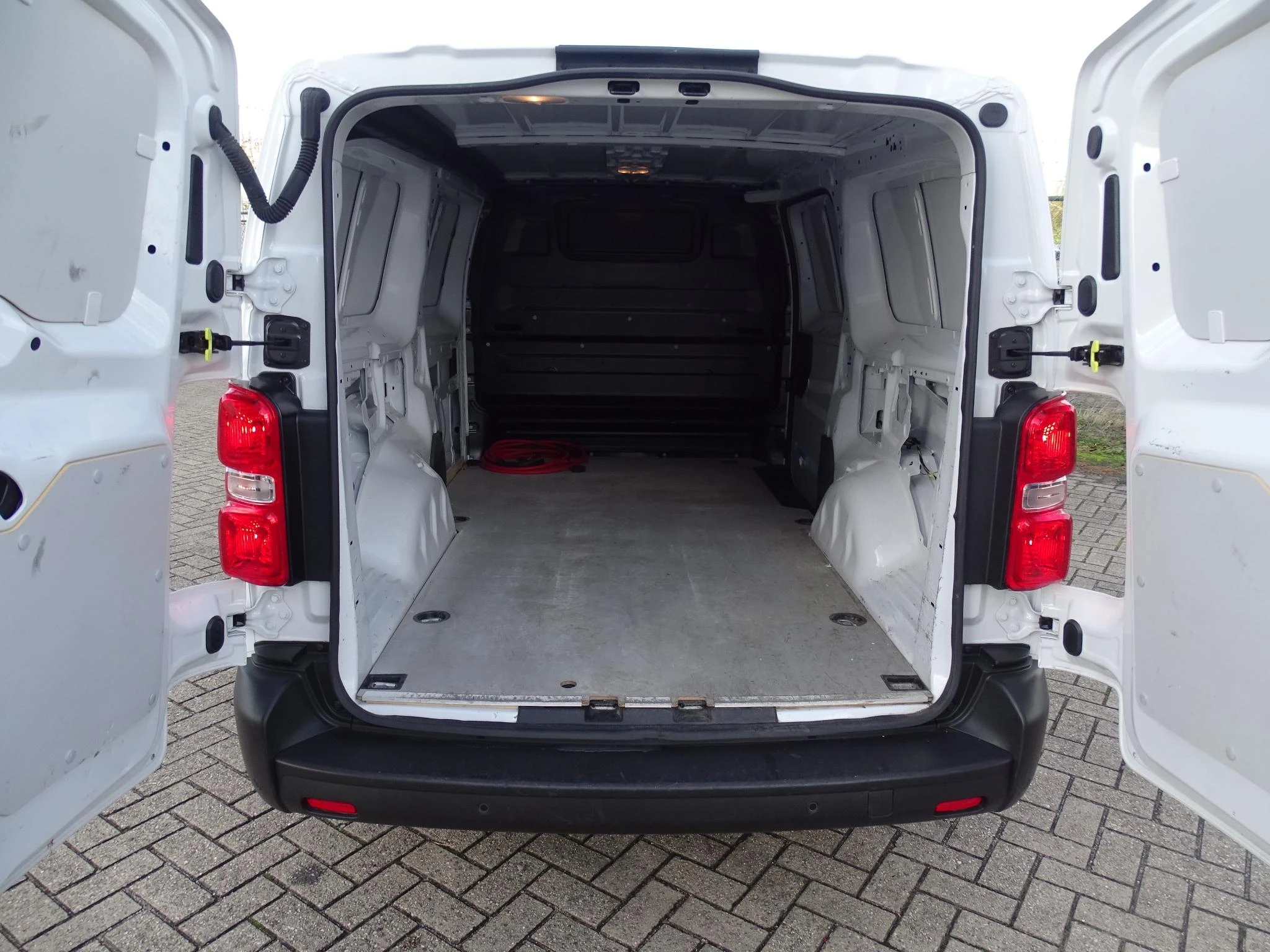 Opel-Vivaro-image-17