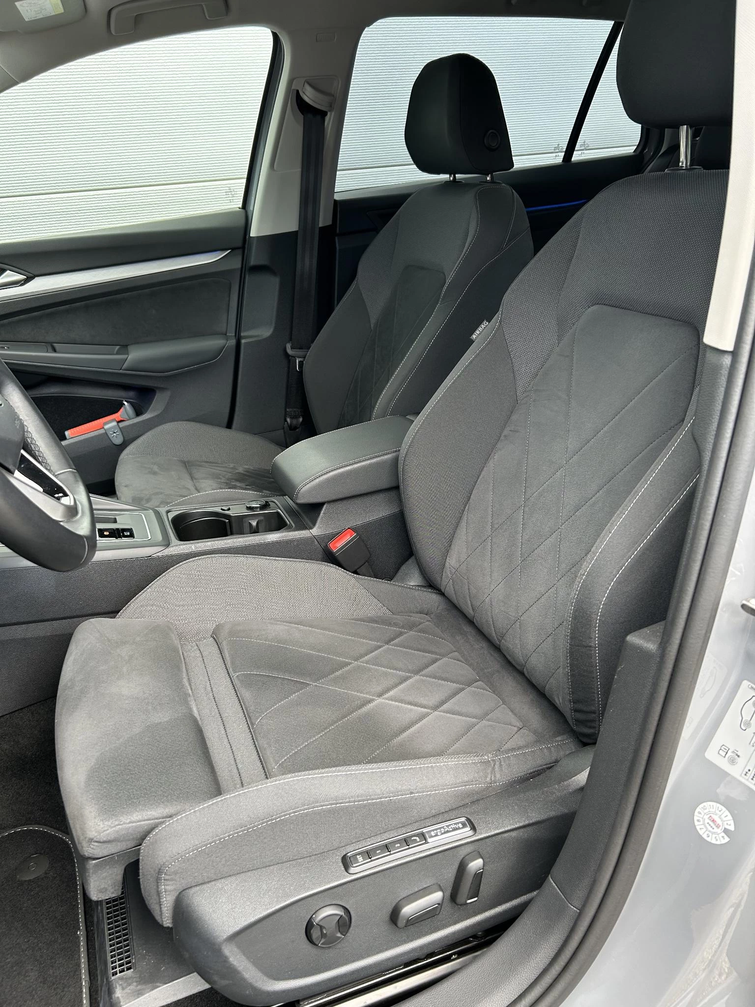 Volkswagen-Golf-image-8