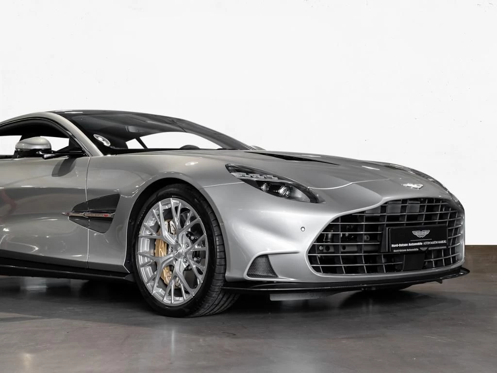 Aston Martin-Vanquish-image-17