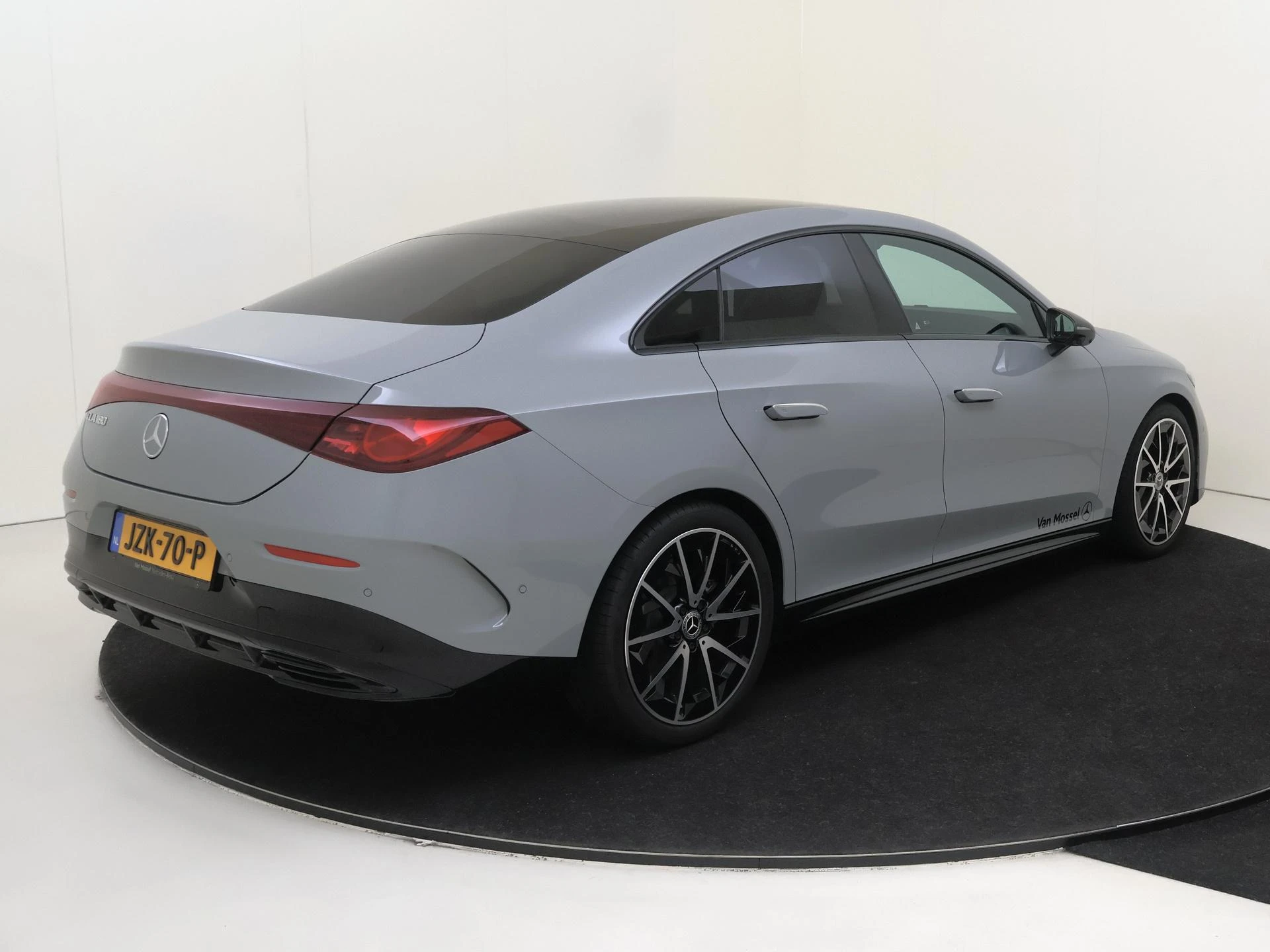 Mercedes-Benz-CLA-image-3