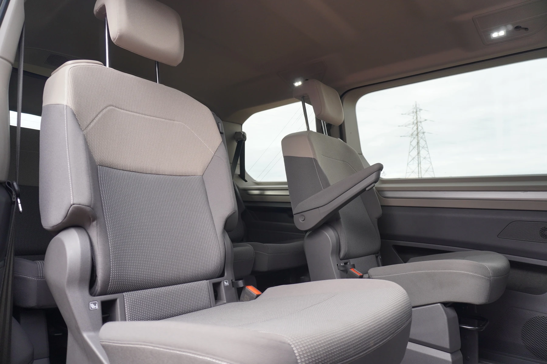 Volkswagen-Multivan-image-13