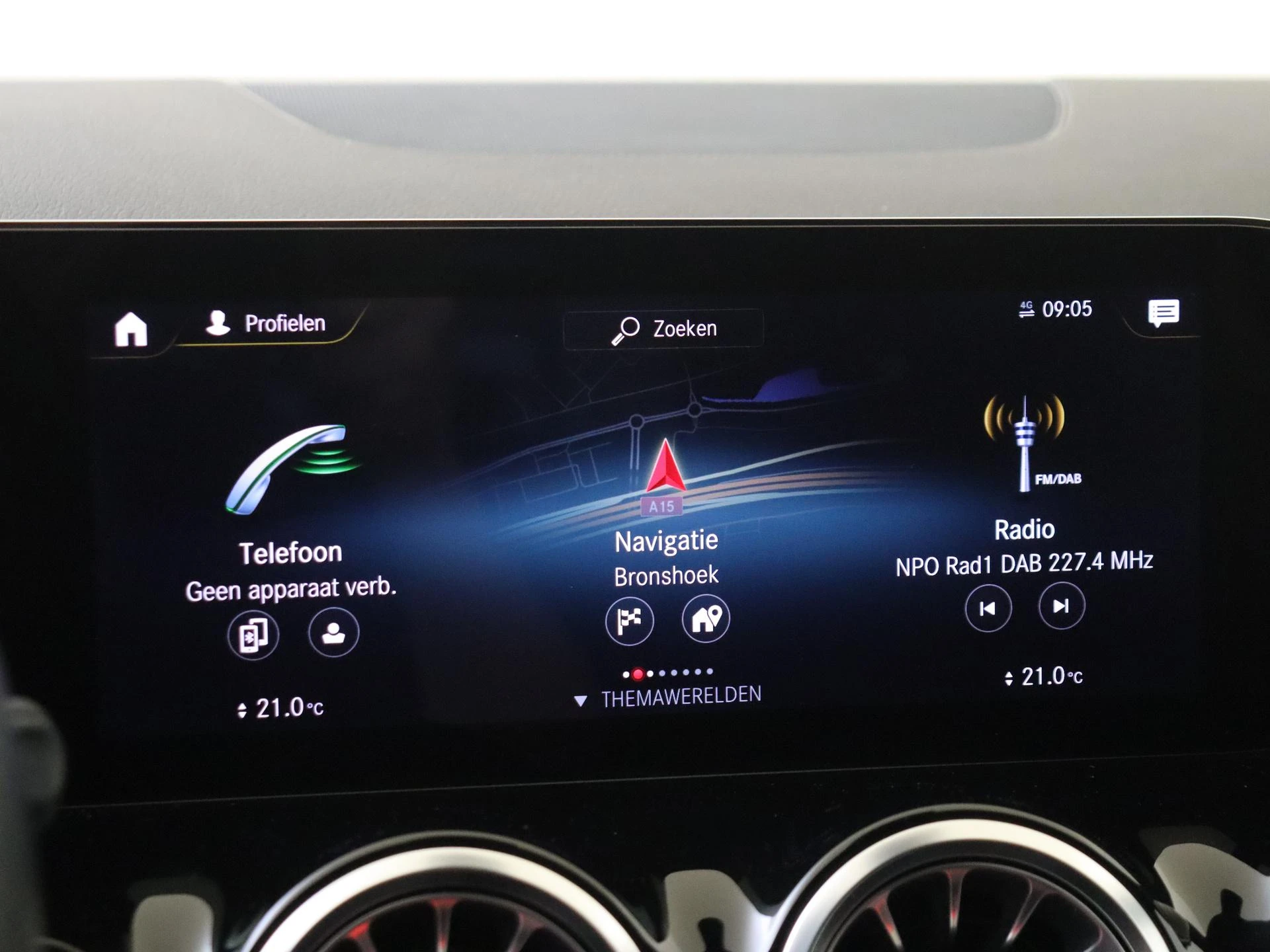 Mercedes-Benz-GLA-image-15