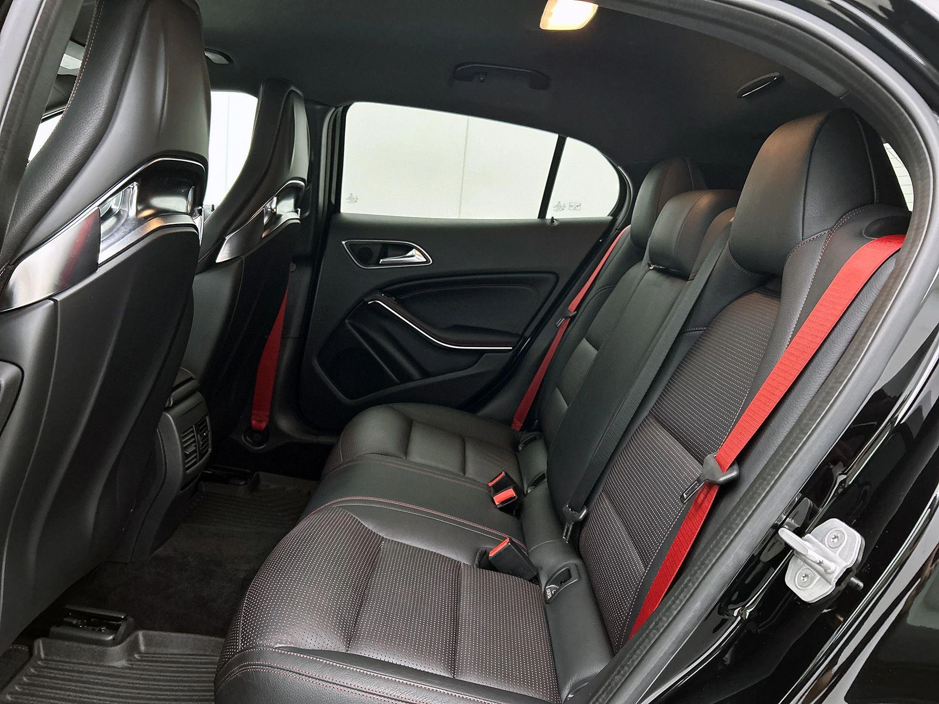 Mercedes-Benz-GLA-image-26