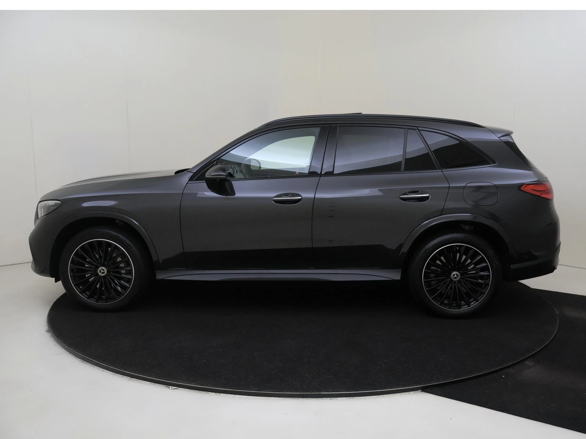 Mercedes-Benz-GLC-image-1