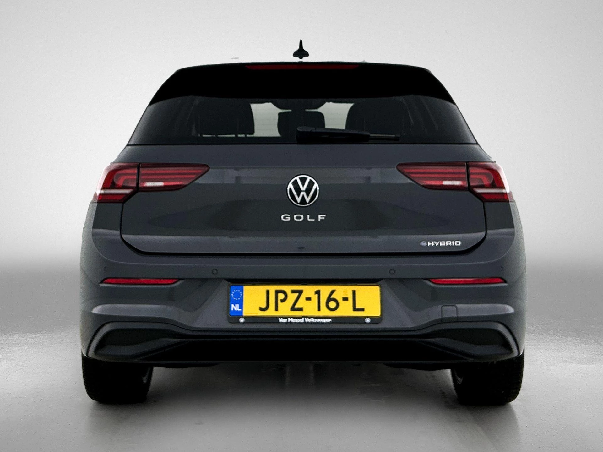 Volkswagen-Golf-image-2