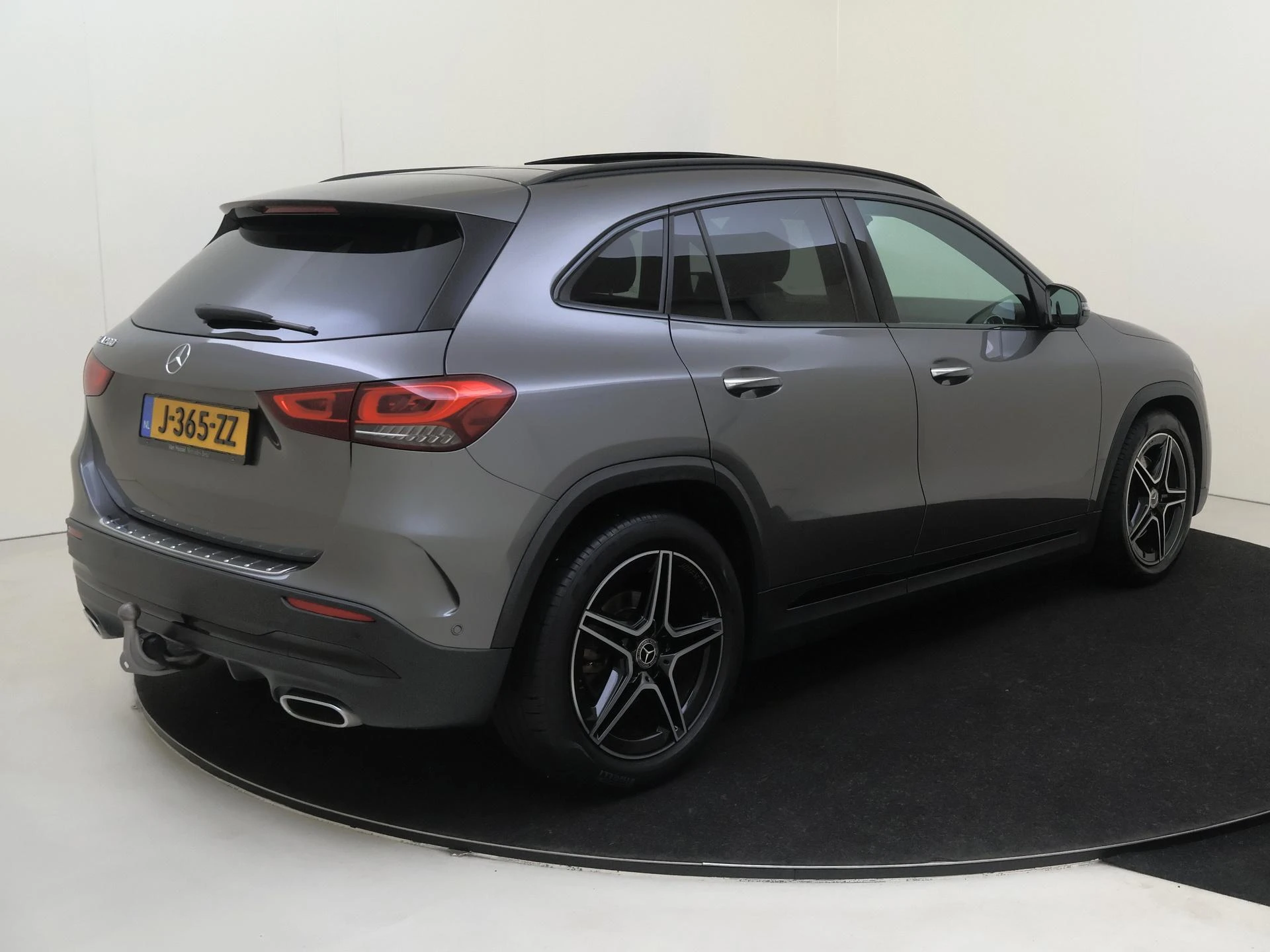 Mercedes-Benz-GLA-image-3