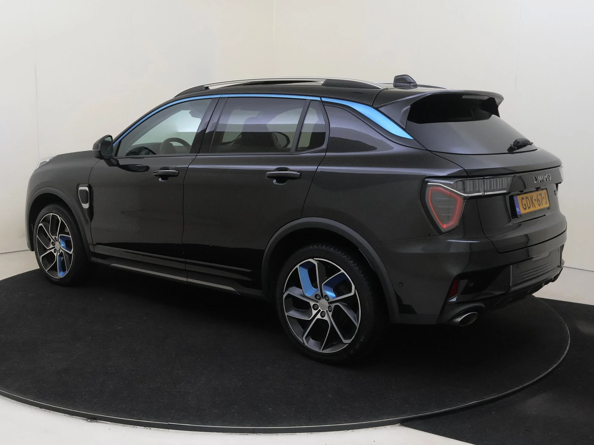 Lynk & Co-01-image-3