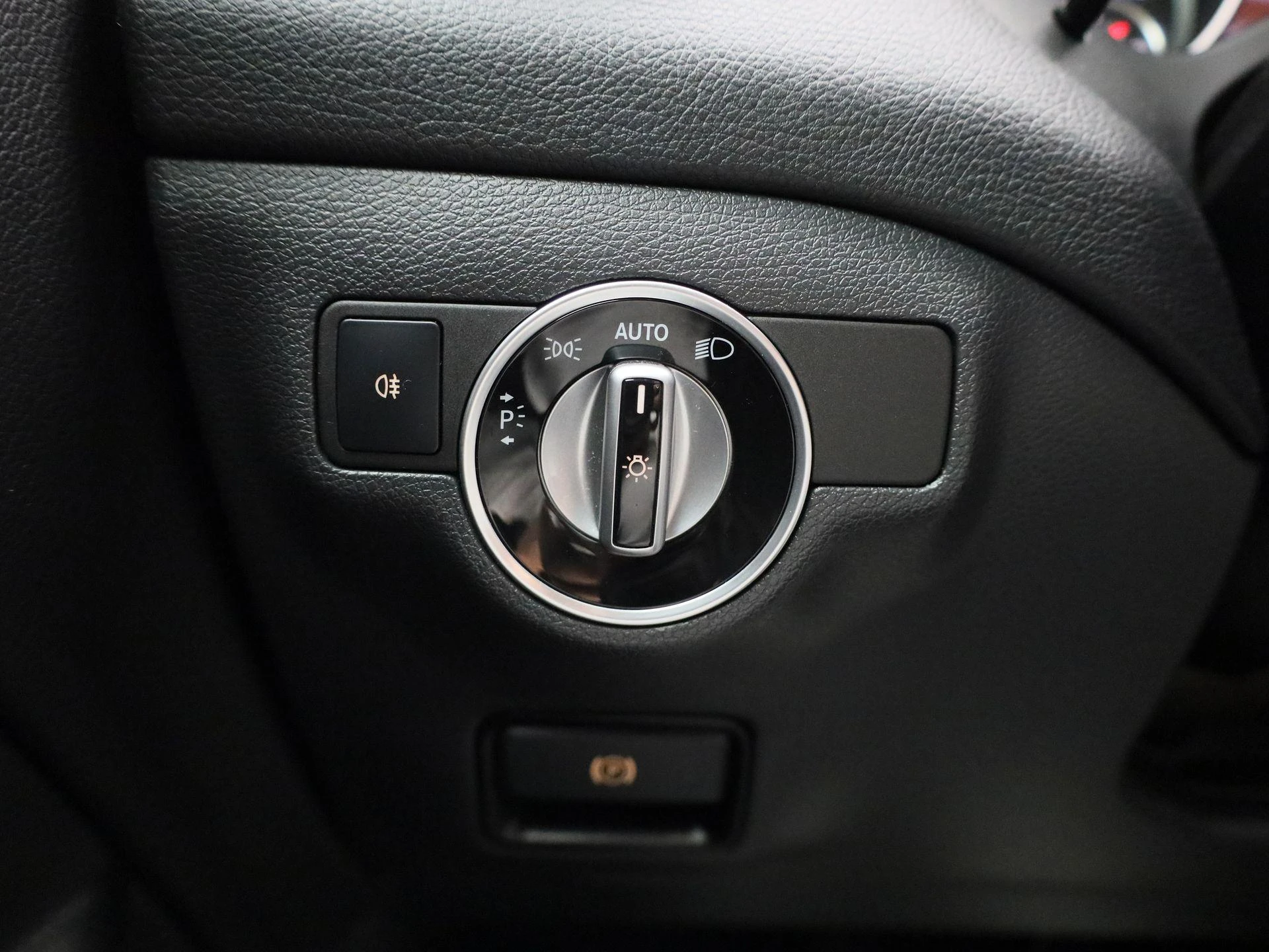 Mercedes-Benz-GLA-image-25