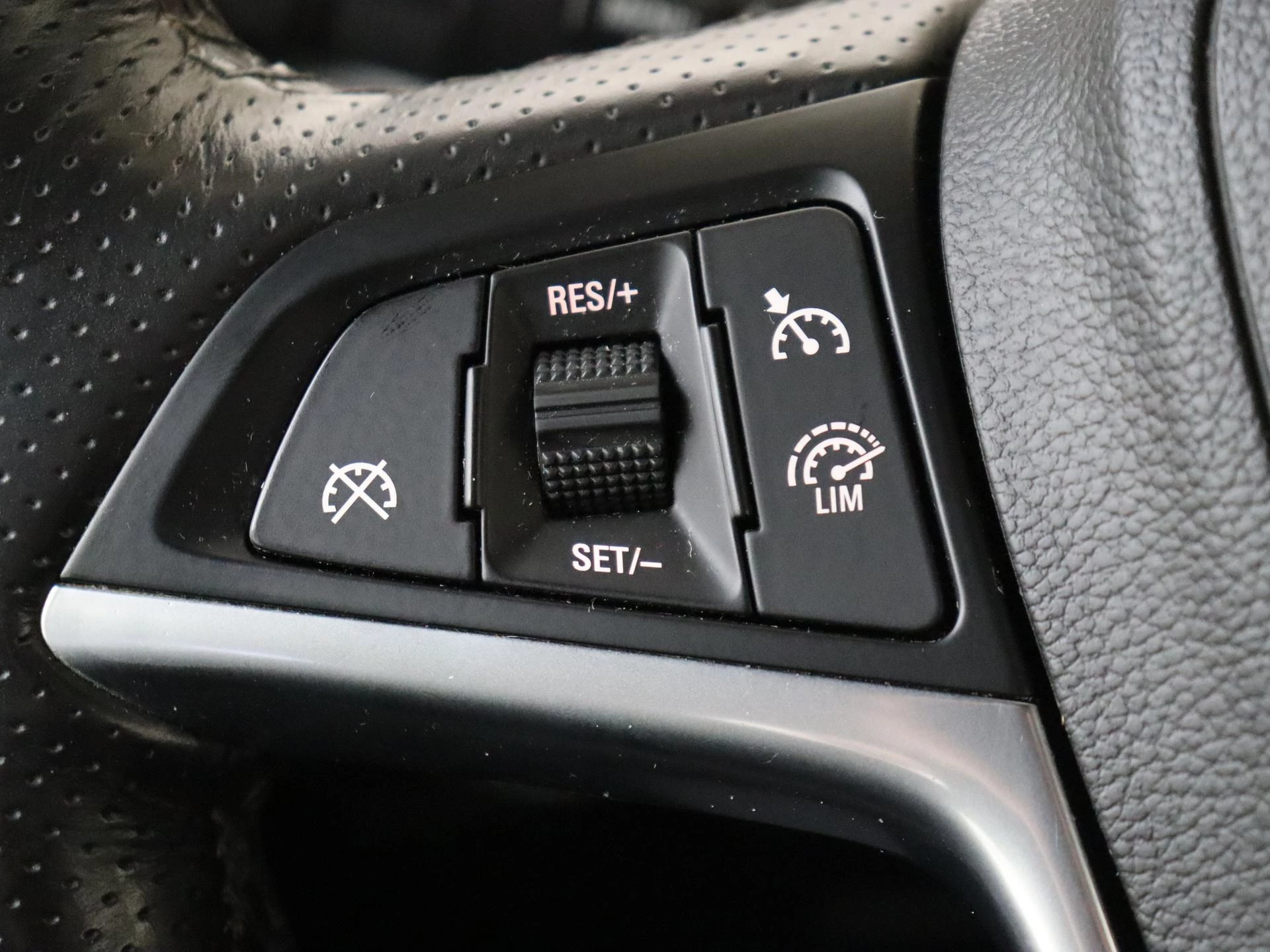 Opel-Cascada-image-17
