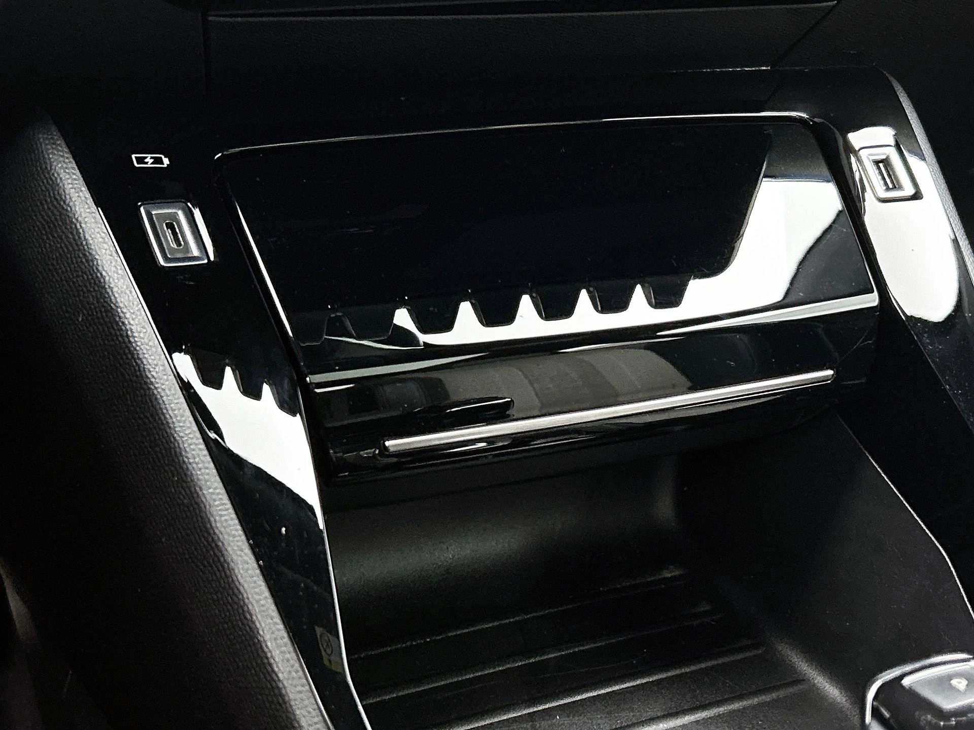 Peugeot-e-2008-image-39