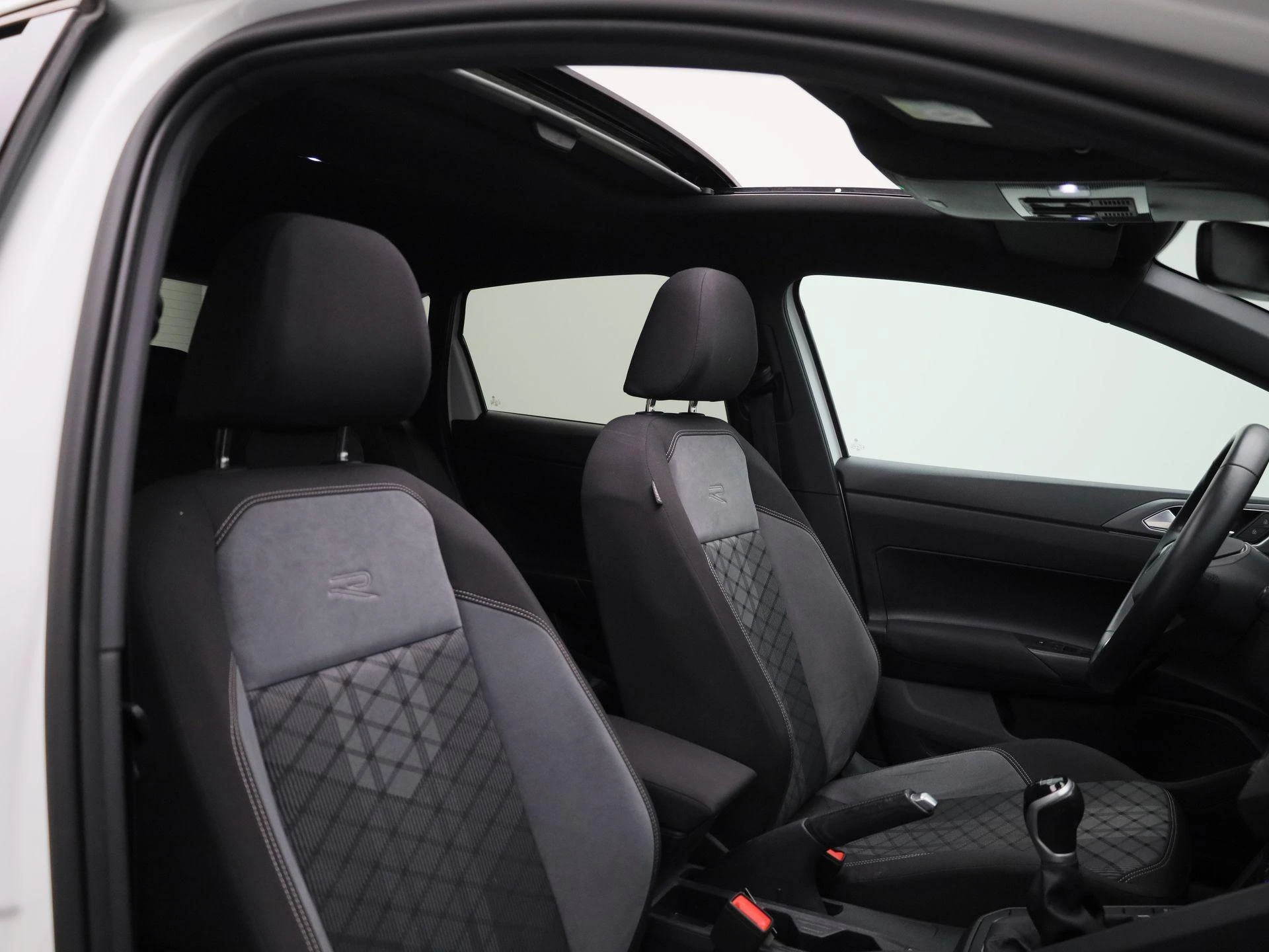 Volkswagen-Polo-image-33