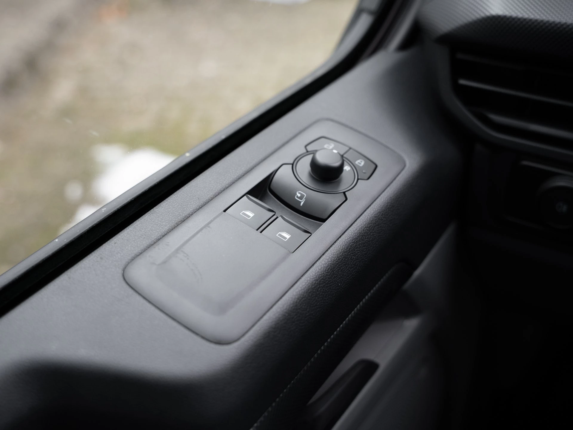 Ford-Transit Custom-image-14