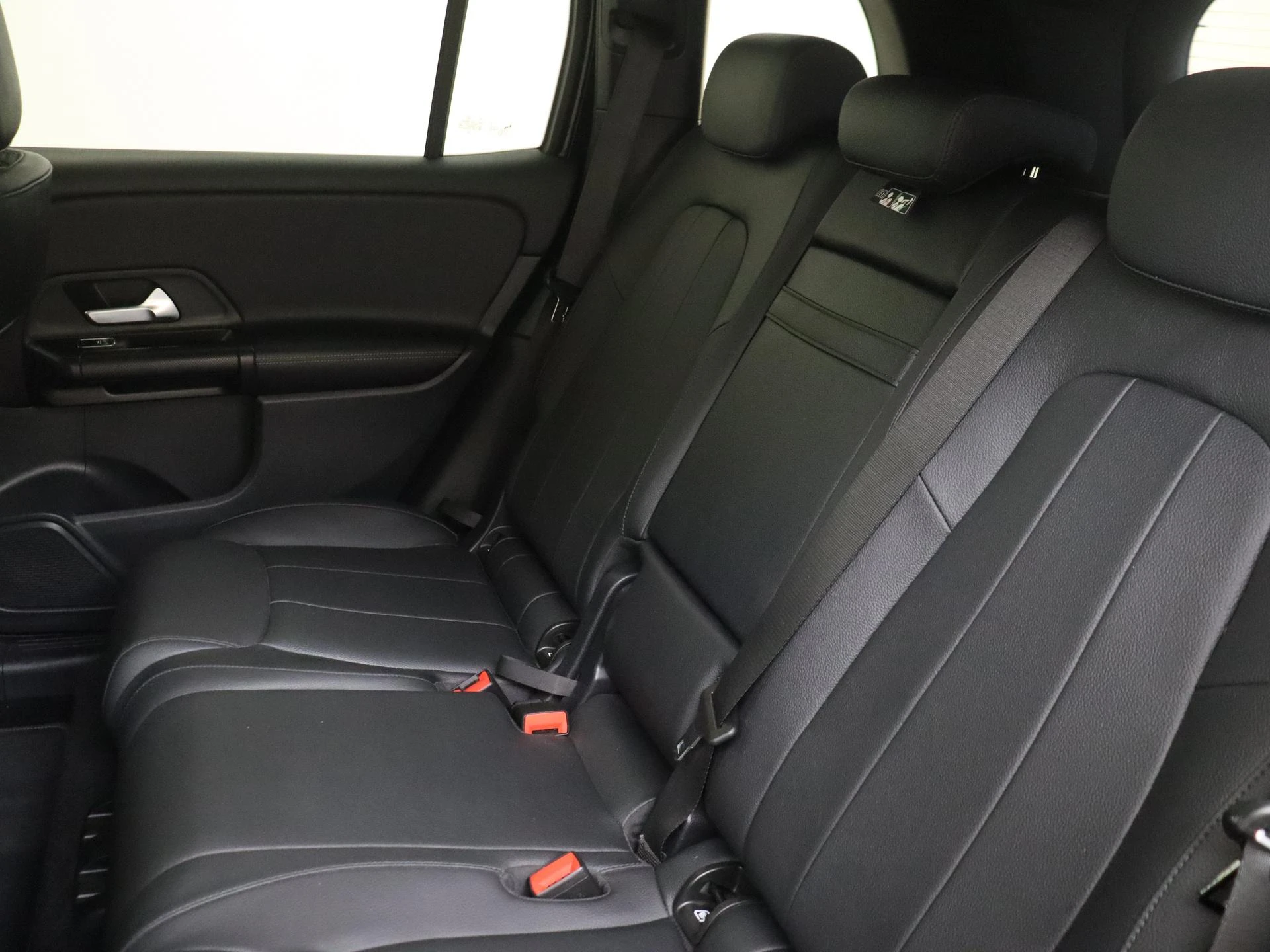 Mercedes-Benz-GLB-image-15